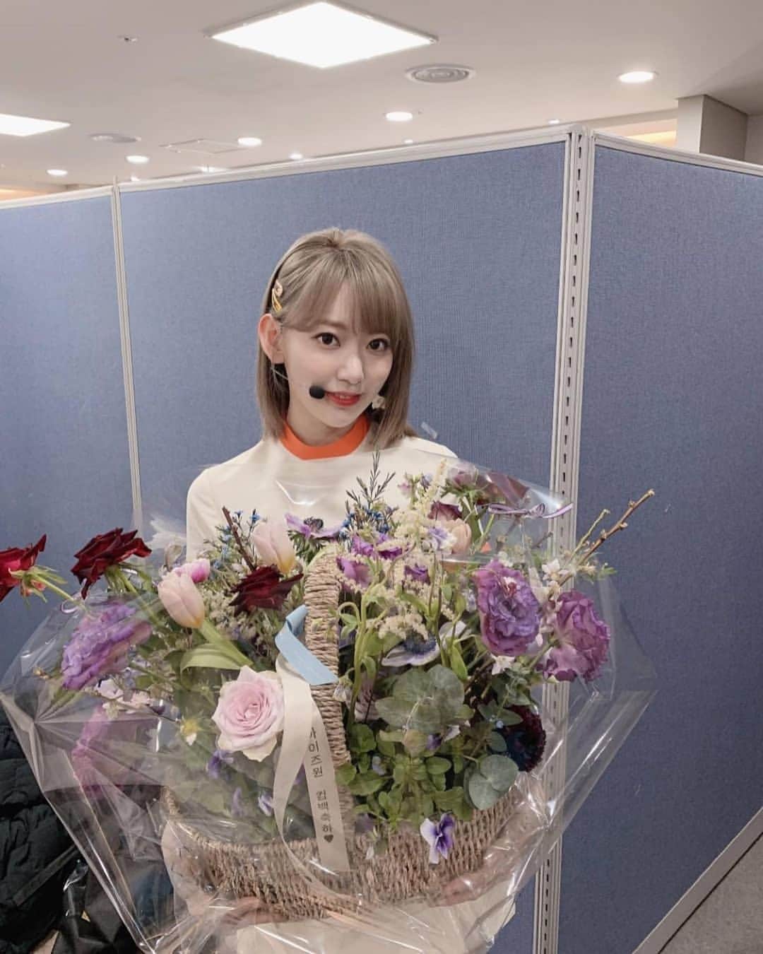h3artbrak3rsさんのインスタグラム写真 - (h3artbrak3rsInstagram)「#repost @official_izone  모두의 주방에서 멋진 꽃다발을 받았습니다! 감사합니다 항상 따뜻한 사람들의 주방을 좋아합니다! ⠀⠀⠀ 「みんなのキッチン」から素敵な花束を頂きました！ ありがとうございます。 いつも温かい方たちのキッチンが大好きです！ ⠀⠀⠀ #사쿠라 #さくら #宮脇咲良 #모두의_주방 #IZONE #아이즈원 #アイズワン  #sakura #미야와키사쿠라」4月11日 20時16分 - h3artbrak3rs