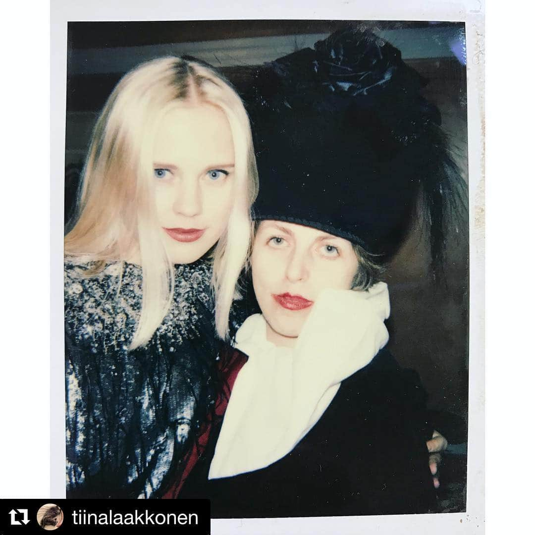 フィリップトレーシーさんのインスタグラム写真 - (フィリップトレーシーInstagram)「Happy Birthday Tiina ❤️ #Repost @tiinalaakkonen ・・・ Happy birthday my dear Isabella. This is us in Manchester for the premiere of My Fair Lady in 1991. Philip made the hats for the production ( and took this Polaroid). Another happy memory from those fabulous days. I will never forget. #happybirthday #isabellablow #love」4月11日 20時32分 - philiptreacy