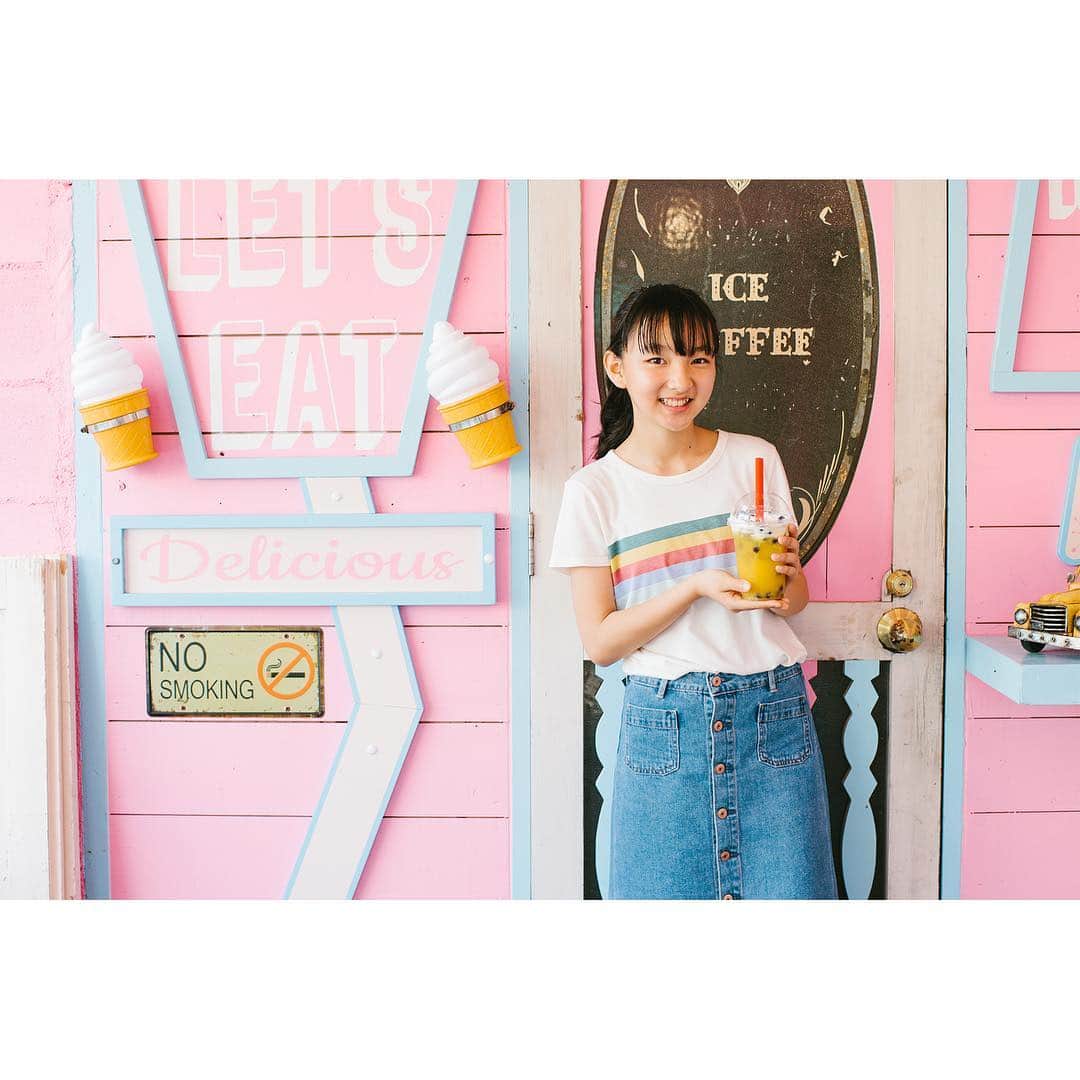 KOBOさんのインスタグラム写真 - (KOBOInstagram)「アメリカンビレッジにあるタピオカのお店﻿ ﻿ 美味しかったし、お店が可愛いかったよ  若い女の子がたくさん インスタ映えってやつ？﻿ ﻿ こんなスタジオセットもありだね！﻿ ﻿ ﻿ ﻿ ﻿ ﻿ #娘と #パパカメラマン #タピオカ #タピオカミルクティー #アメリカンビレッジ #沖縄 #インスタ映え #インスタ映えスポット #カフェ好き #カフェ巡り #ポートレート #okinawajapan #ig_japan #igersjp #as_archive #indies_gram #hueart_life #okinawa #cafe #japan #good_portraits_world #photooftheday #portrait #vscocam #loves_okinawa #instalike #カメラ好きな人と繋がりたい #写真好きな人と繋がりたい #love」4月11日 20時32分 - masanori_photo