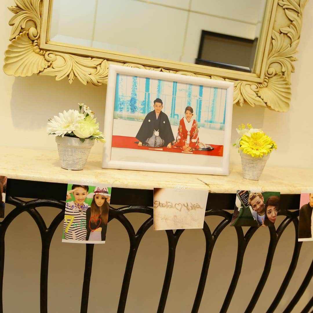 ルミアモーレさんのインスタグラム写真 - (ルミアモーレInstagram)「@baysidewedding_lumiamore をフォローして #ルミアモーレ のタグをつけて投稿してみてくださいね♬ ・。・。・。・。・。・。・。・。・。 . おふたりらしく飾りつけされたスペース😌  ゲストの皆さんをおふたりに代わってお出迎えです😊  これから始まるご披露宴に皆さまもドキドキ💓ワクワク💓 . ・。・。・。・。・。・。・。・。・。. . 『#lumiamore』.『#ルミアモーレ 』 のハッシュタグをつけて お写真を投稿してくださいね♪♪. こちらの公式IGで取り上げさせていただきます＊. . #lumiamore #ルミアモーレ  #ベイサイド #浜松町  #wedding #weddingdress #結婚式 #f4f #l4l #bayside #結婚式場 #教会  #前撮り#プレ花嫁  #東京 #ロケフォト #結婚式準備 #卒花 #ウェディングドレス #日本中のプレ花嫁さんと繋がりたい  #ウェディングフォト #ウェディング #2019」4月11日 20時51分 - baysidewedding_lumiamore