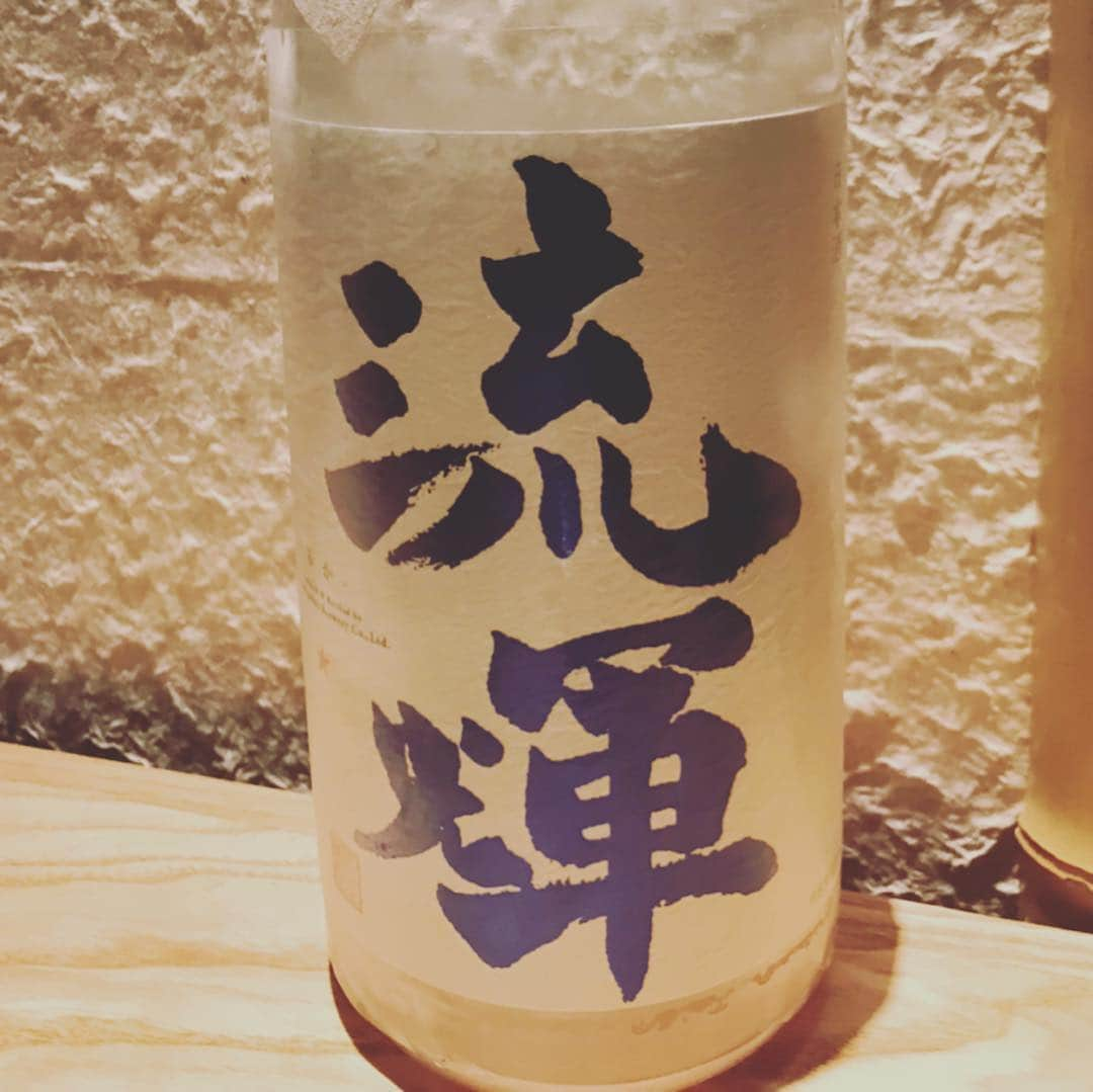 緑川静香さんのインスタグラム写真 - (緑川静香Instagram)「【しーたん日本酒録】  松屋酒造@群馬 ・流輝 純米 DRY 原酒 おりがらみ生 旨味のある辛口酒。 ・流輝 純米吟醸 桃色 無濾過生 甘酸っぱい爽やか酒。  あなたが落としたのはピンクの方？黒い方？とかふざけてたら『君だよ』なんて言ってくれる感じどこ。  #しーたん日本酒録 #唎酒師 #日本酒 #日本酒女子 #松屋酒造 #群馬 #流輝 #純米 #原酒 #おりがらみ #純米吟醸 #桃色 #無濾過生 #赤色酵母  #桃色の方は食前酒、食後とかにいいかも #女性にもオススメ #甘いだけじゃないから飽きずに飲めるね #酸がいい #おりがらみの方は食中酒 #後半の食中酒 #すーき」4月11日 20時51分 - midorikawa_shizuka