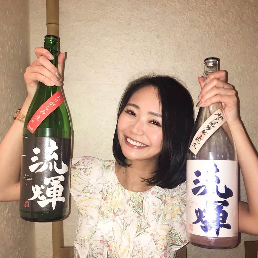 緑川静香さんのインスタグラム写真 - (緑川静香Instagram)「【しーたん日本酒録】  松屋酒造@群馬 ・流輝 純米 DRY 原酒 おりがらみ生 旨味のある辛口酒。 ・流輝 純米吟醸 桃色 無濾過生 甘酸っぱい爽やか酒。  あなたが落としたのはピンクの方？黒い方？とかふざけてたら『君だよ』なんて言ってくれる感じどこ。  #しーたん日本酒録 #唎酒師 #日本酒 #日本酒女子 #松屋酒造 #群馬 #流輝 #純米 #原酒 #おりがらみ #純米吟醸 #桃色 #無濾過生 #赤色酵母  #桃色の方は食前酒、食後とかにいいかも #女性にもオススメ #甘いだけじゃないから飽きずに飲めるね #酸がいい #おりがらみの方は食中酒 #後半の食中酒 #すーき」4月11日 20時51分 - midorikawa_shizuka