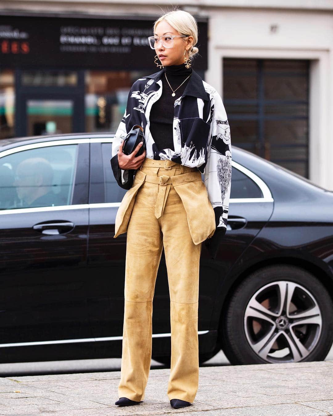 British Vogueさんのインスタグラム写真 - (British VogueInstagram)「Whether you channel modern minimalism or '90s grunge, you ought to be adding cargo pants to your wardrobe stat. Once the hyper-practical uniform of #LisaLopes, #GwenStefani and #MelanieBlatt, the multi-pocketed trouser has had a well-heeled makeover. Click the link in bio for #BritishVogue's verdict on the 14 ways to wear cargo pants right now.」4月11日 20時49分 - britishvogue