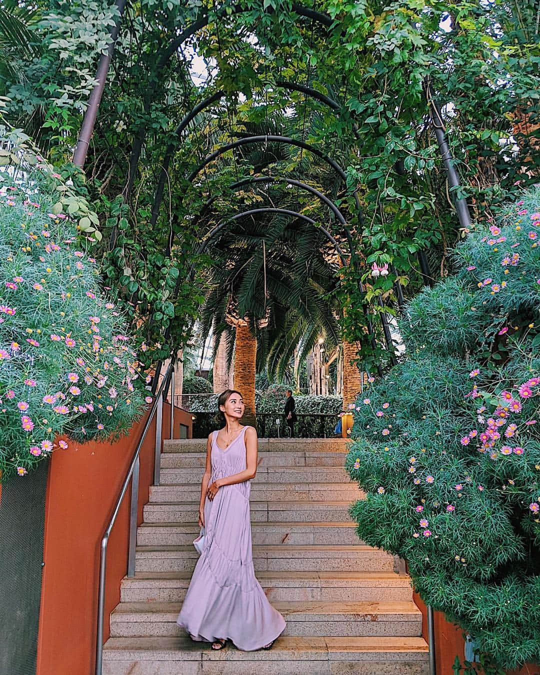 中島ケイカさんのインスタグラム写真 - (中島ケイカInstagram)「Flower Dome🌷 . shingaporeで何回も写真撮られた ワンピース👗 @margot_japan . 生地はもちろん、シルエットが良すぎて大変✨🥺 動くたびに可愛いの💕わたし2色買い🤦🏽‍♀️ . #margot #margotjapan #onepiece #dress #fashion #ootd #outfit #coordinate #pixel #googlepixel3 #teampixel」4月11日 20時54分 - kathy_tan529