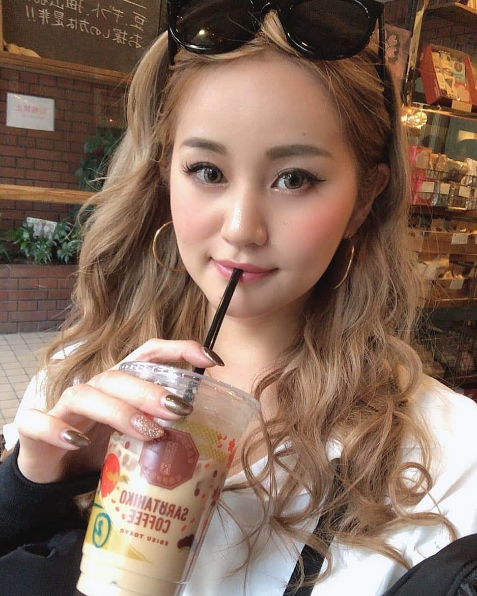 LORYのインスタグラム：「コーヒー飲めないくせに一丁前☕️」
