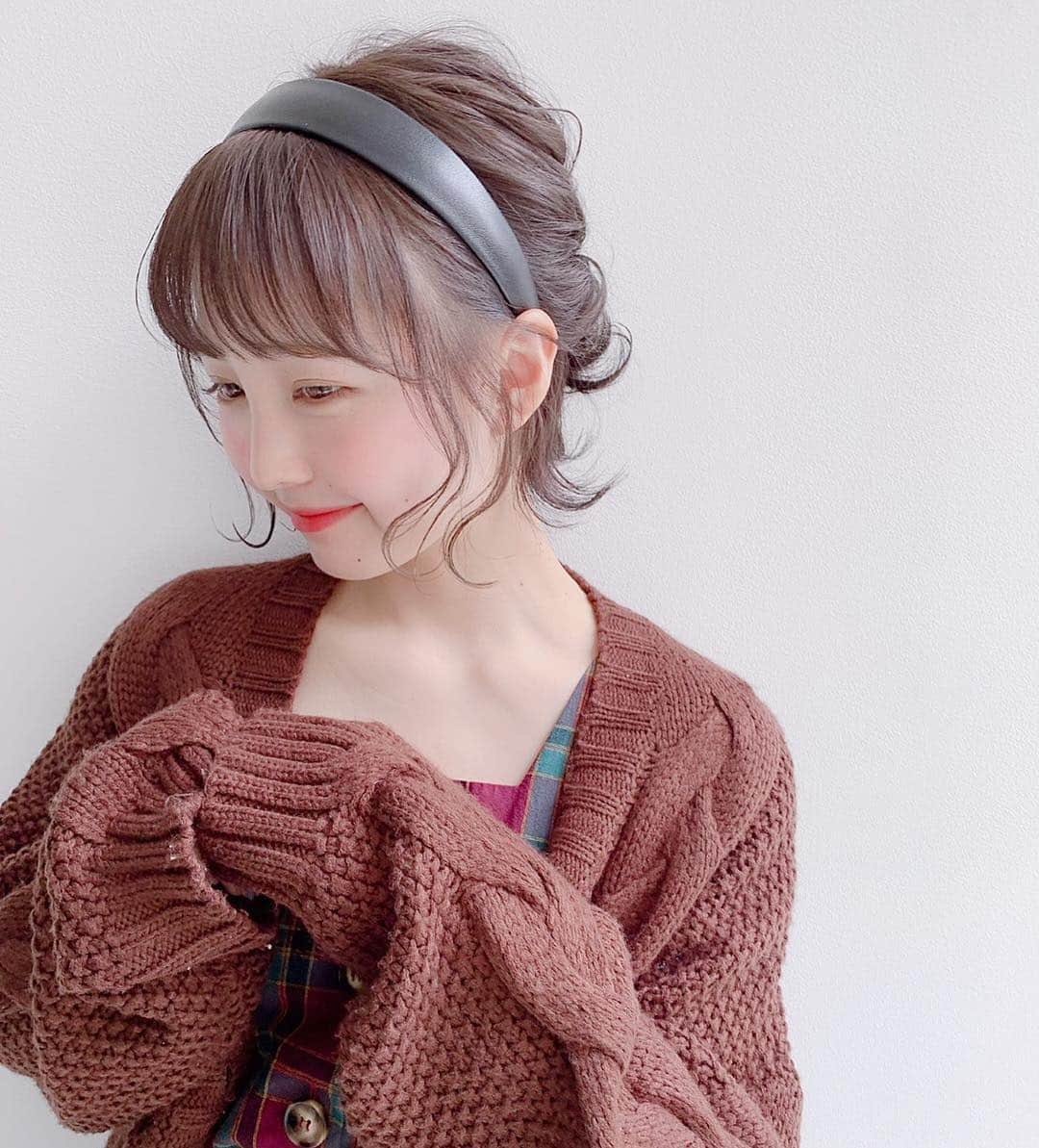 前田渉さんのインスタグラム写真 - (前田渉Instagram)「. . 大人気・りか太郎🧸 ヘアバンドを使った簡単オシャレなボブアレンジです💫✨ . . Before→After→Arrangeはこちらに💁‍♂️ @wataru_magic . . . model:りか太郎🧸 #わたるマジック #わたるフィルター #cachecache #cachecacheomotesando #makeup #make #美容師 #アレンジ #ヘアアレンジ #ロイヤルミルクティーカラー #メイク #こなれ感 #カシュモ #表参道 #可愛い #簡単アレンジ #オルチャンヘア #黒髪 #セルフアレンジ #わたアレンジ #美容院 #美容室 #おくれ毛 #シースルーバング #ダブルカラー #クリーミーココア #カチューシャアレンジ #カチューシャ #ボブアレンジ #編み込みアレンジ」4月11日 20時59分 - cachetaro