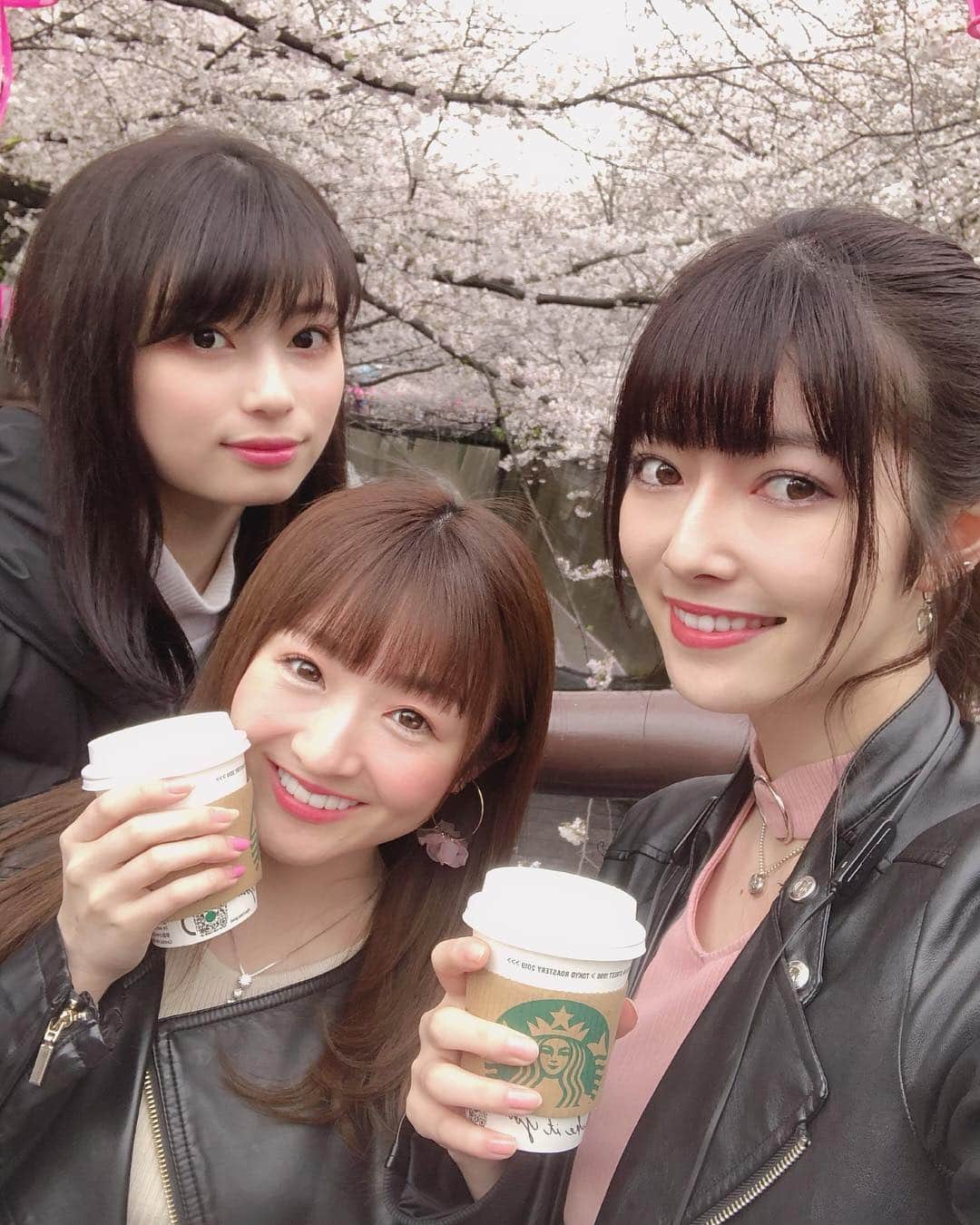 日下部美愛のインスタグラム：「🌸 もう桜散っちゃったね〜。 みんなはお花見したかな？ この日めちゃめちゃ寒くて凍えながらお花見したよ。笑 . . #🌸 #お花見 #photo #japan #model #me #fashion #makeup #followme #instagood #camera #instadaily #dailylook #selfie #한국 #맞팔 #사진 #데일리 #데일리룩 #인스타사진 #인스타그램 #일본인 #패션 #패션스타그램」