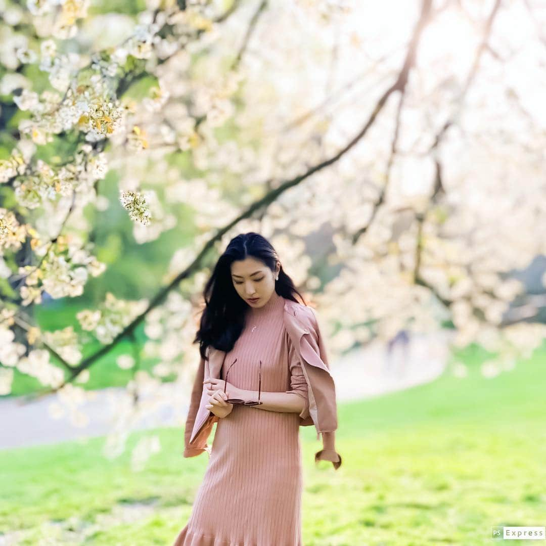 砂田早紀さんのインスタグラム写真 - (砂田早紀Instagram)「One of my favorite seasons is here.🌸 Smiling all day because I’ve passed an evil exam finally! Yaaayyyy👏🏼 #aboutalook #fashion #fashiondiaries #ootd #outfitdiaries #fashionjewelry #finejewelry #ilovejewelry #london #londonlife #uk #earthofficial #earth_deluxe #earthfocus #bloomsday #blooms #flowersoftheday #flowersmakemehappy#sakisunada#japanese#pink#cherry#instagood#instafashion#instadaily#pink」4月11日 21時03分 - sakisunada_