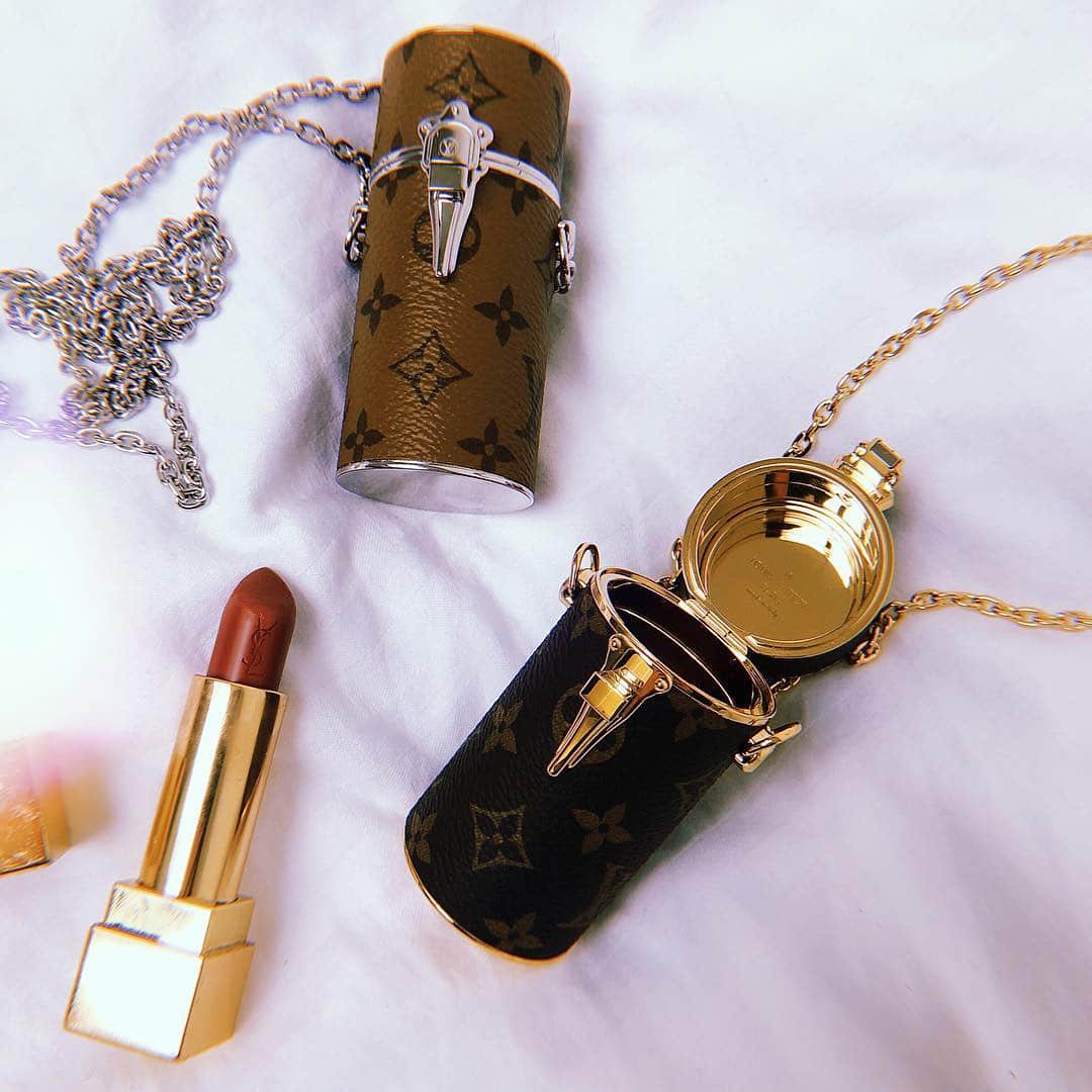 Blonde Saladさんのインスタグラム写真 - (Blonde SaladInstagram)「PRODUCT OF THE WEEK: we had a crush on the latest addition to the @louisvuitton home, the LIPSTICK CASE💄HOT or NOT? Tell us if you’re obsessed with it too📷 @threadsstyling @designercommunity」4月11日 21時09分 - theblondesalad