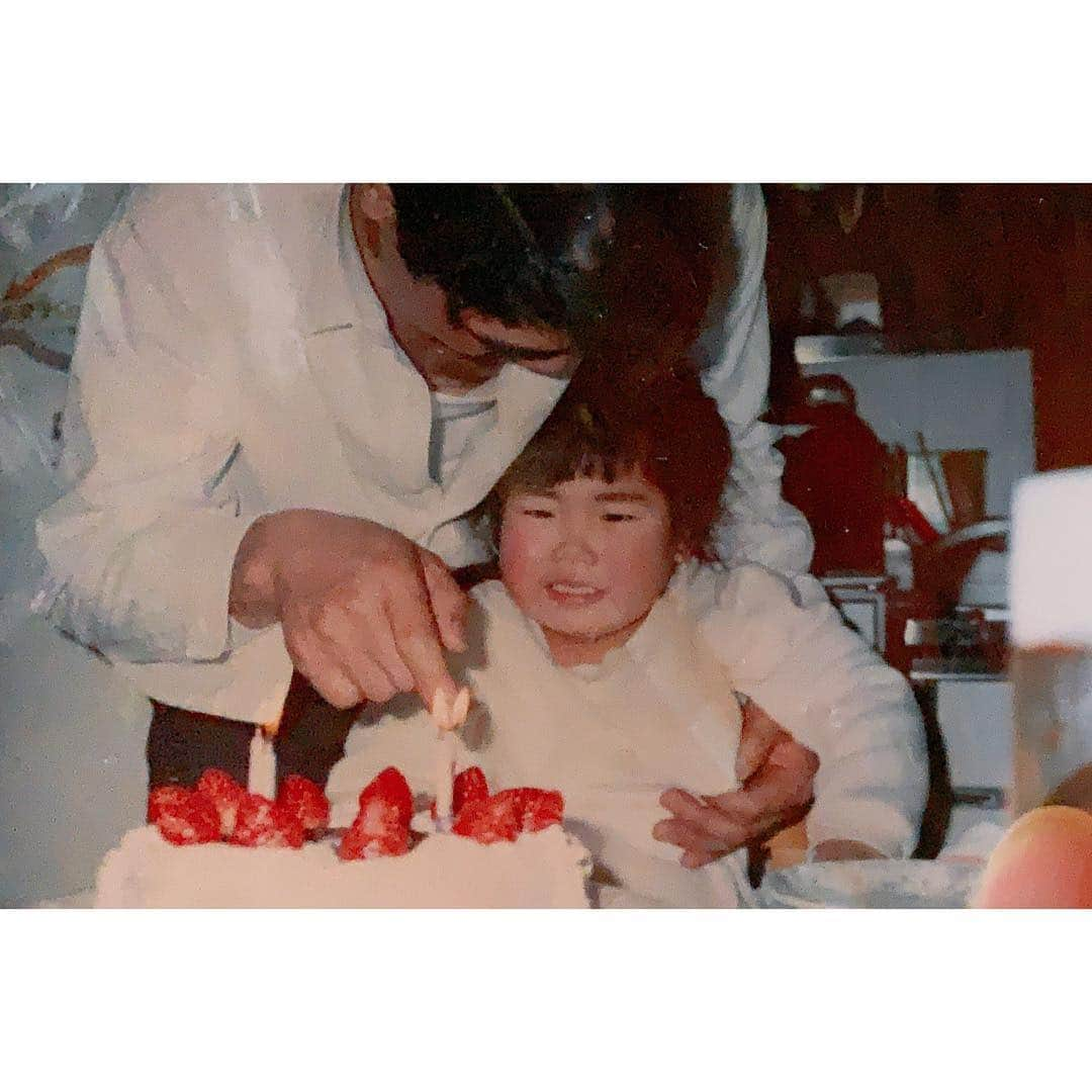 佐藤美弥のインスタグラム：「. 3月7日で29歳になりました。 . 4歳の誕生日にケーキのろうそくの火を消せず 泣き出す様子…今でも覚えてるなぁ！ . とにかく泣き虫、弱虫だったけど 両親や兄達にもかわいがられ バレーと出会い仲間と出会い友達と出会い… たくさんの人に出会い、支えられ、 こうして歳を重ねられることに感謝！ . 優しさの中に強さがある そんな母のような大人になりたい。 . そう強く思う29歳の誕生日でした！ . #感謝の日 #誕生日は決まって母の手作りケーキ」