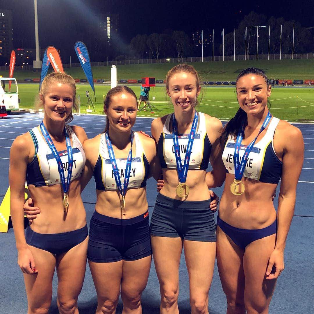 ミシェル・ジェネクのインスタグラム：「Successful day 1 of comp! Through to the 100m and 200m finals ✅ sneaky PB in my 200m (it’s been a while) ✅ and gold medal with these girls in the medley relay ✅ Bring on the rest of the week! #SUAC @sydneyuniathletics」