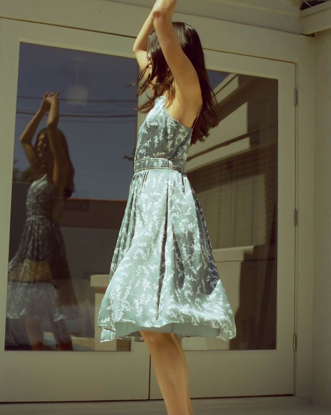 のインスタグラム：「Sundress season.  @neadajane via @jensteele」
