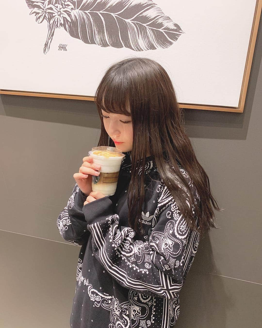 山本彩加さんのインスタグラム写真 - (山本彩加Instagram)「癒しの時間を☺️✨ ﻿ ﻿ ﻿ ﻿ ﻿ 最近、コーヒーが飲めるようになった﻿ JKです😂﻿ ﻿ ﻿ これは甘いけどね😅💕 #スタバ #スターバックス #ムースキャラメルマキアート #コーヒー」4月11日 21時26分 - ayaka48_yanyan