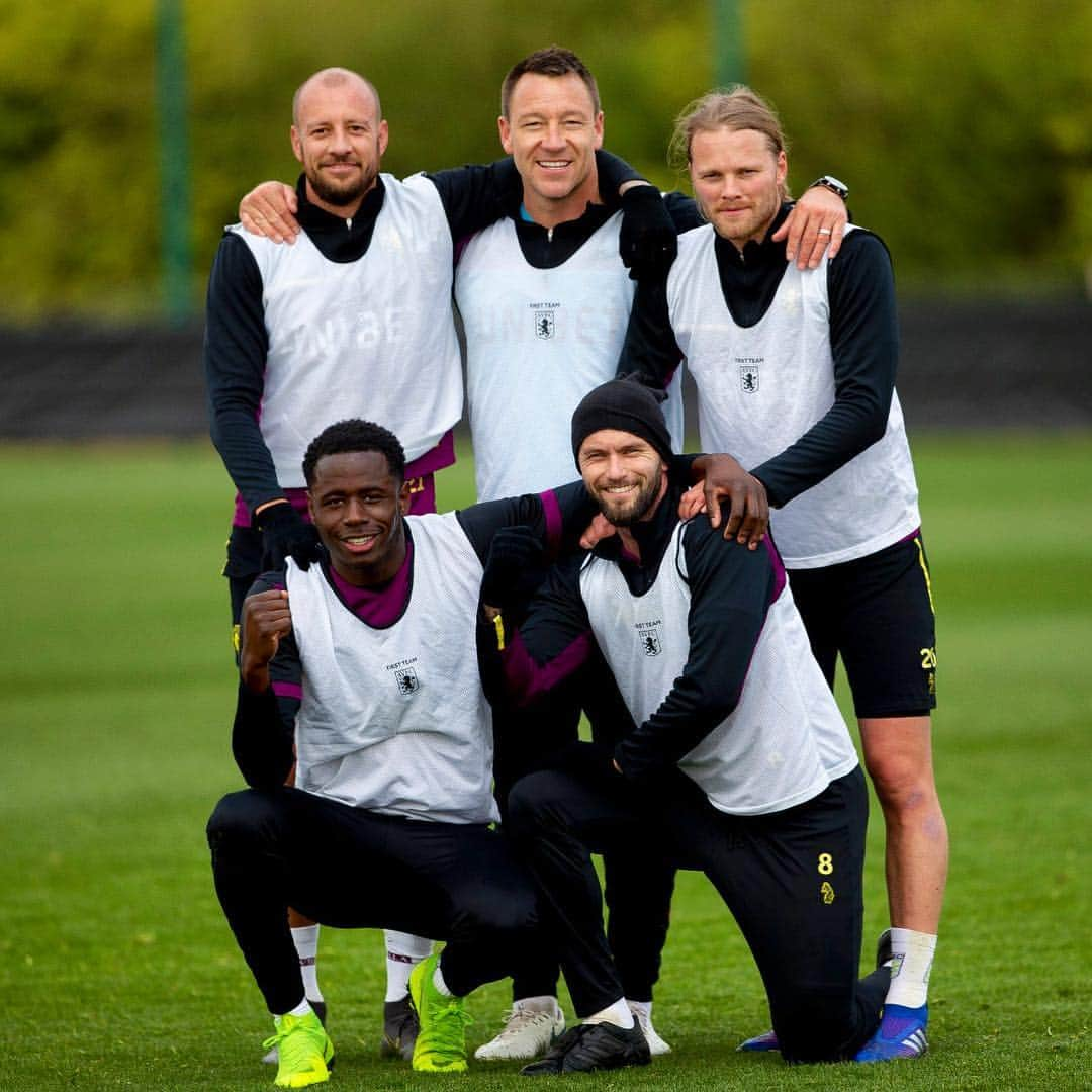 ジョン・テリーさんのインスタグラム写真 - (ジョン・テリーInstagram)「Winning team this morning ⚽️🏆 @henri_lansbury10 @hutton02 @birkirbjarnason @keinan」4月11日 21時26分 - johnterry.26