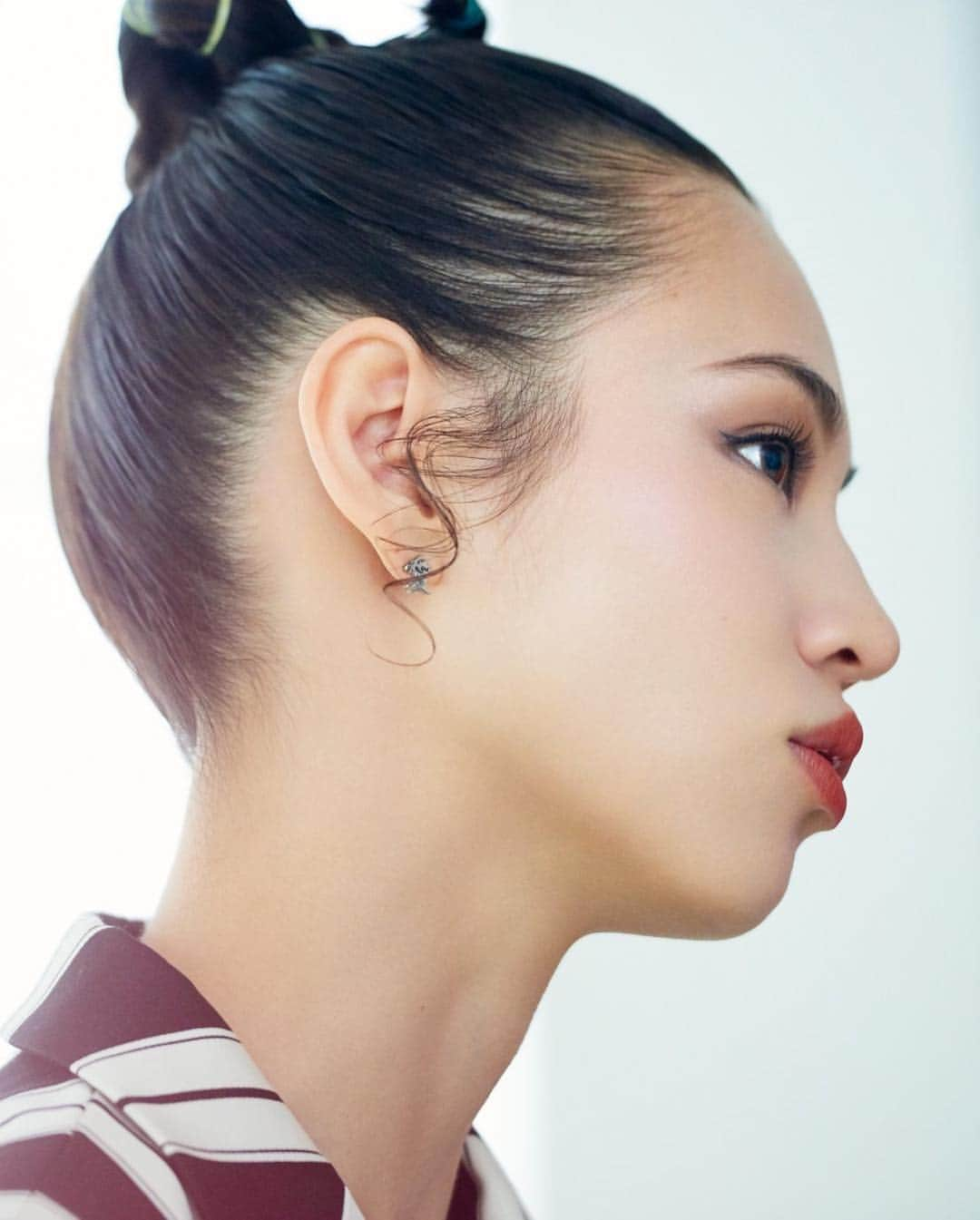 Kiko Mizuhara Fanstagramさんのインスタグラム写真 - (Kiko Mizuhara FanstagramInstagram)「5月7日 発売 CNN ENGLISH EXPRESS 2019年 6月号  #水原希子 #kikomizuhara #i_am_kiko」4月11日 21時20分 - k_i_k_o_x_