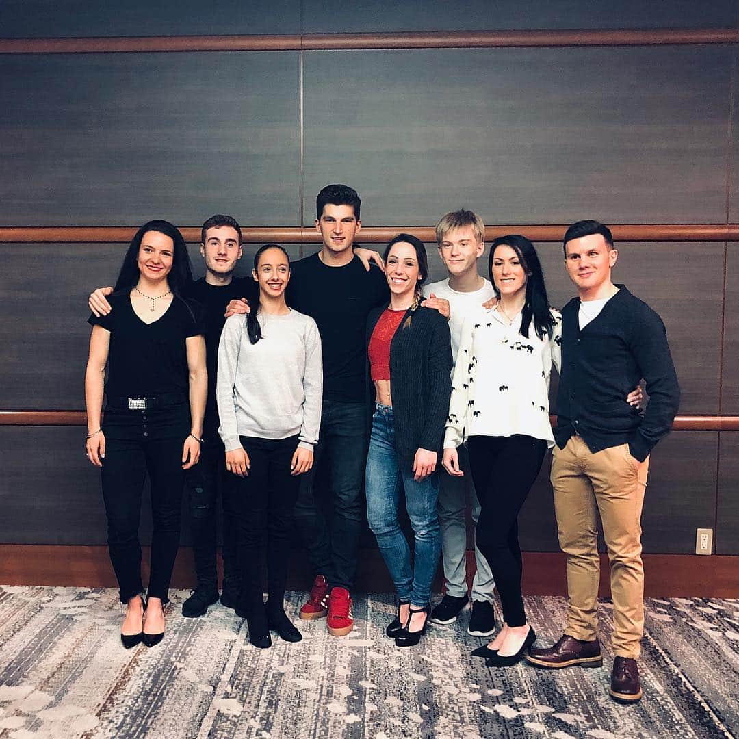 ニコーレ・デラ・モニカのインスタグラム：「Italian Team at World Team Throphy, the first one for all of us and we are proud to be here and have fun together 💪🏻🇮🇹💙 #japan #fun #life #fukuoka #wttfigure #figureskating #lifestyle #friends #italiateam #fisg #mood #love #日本 #ありがとうございます」