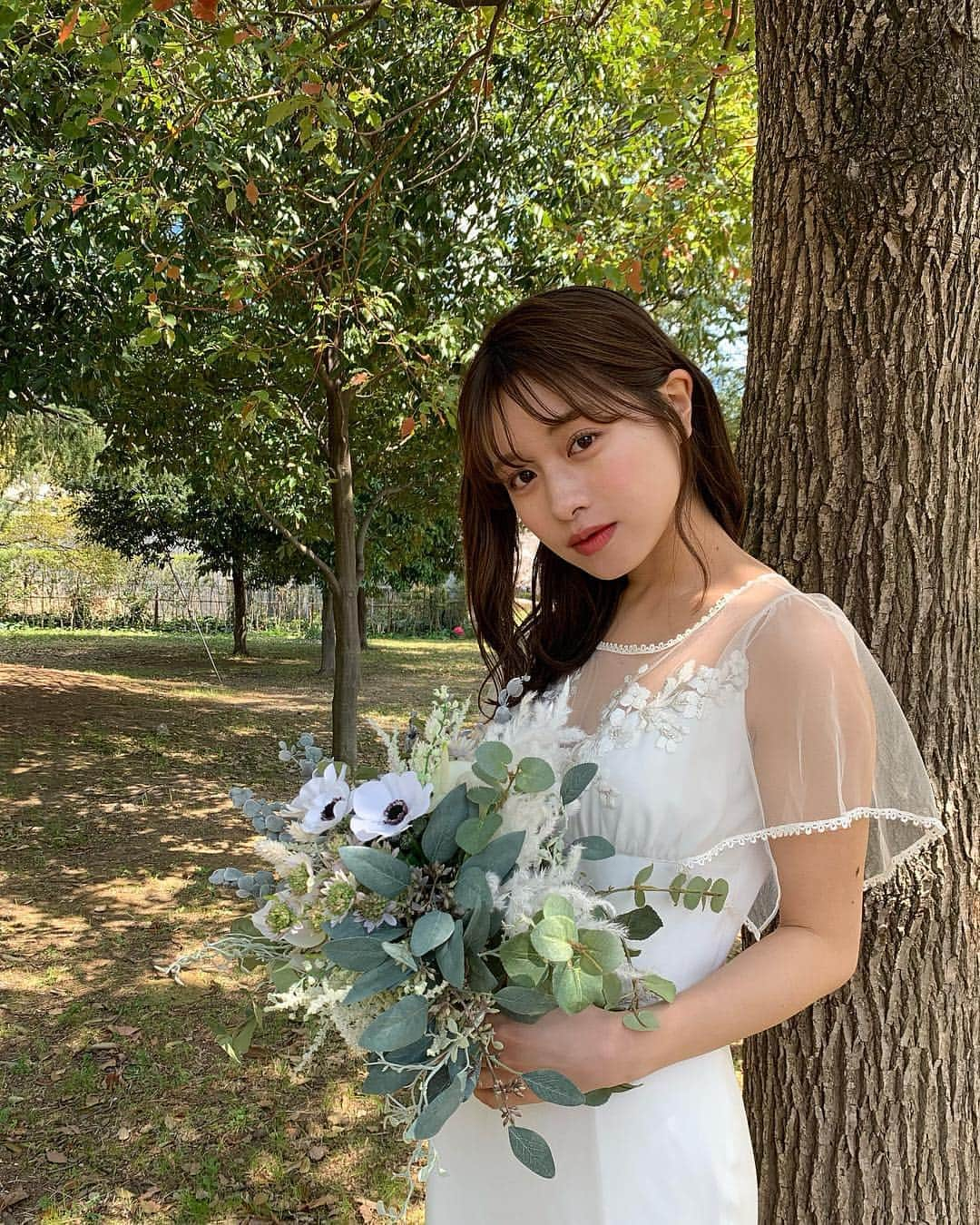 楫真梨子さんのインスタグラム写真 - (楫真梨子Instagram)「Merlot Gown というドレスだそう。シルエットはもちろん肩のシフォンと胸の繊細な刺繍が綺麗すぎた🥰🦋」4月11日 21時36分 - kajimari1226