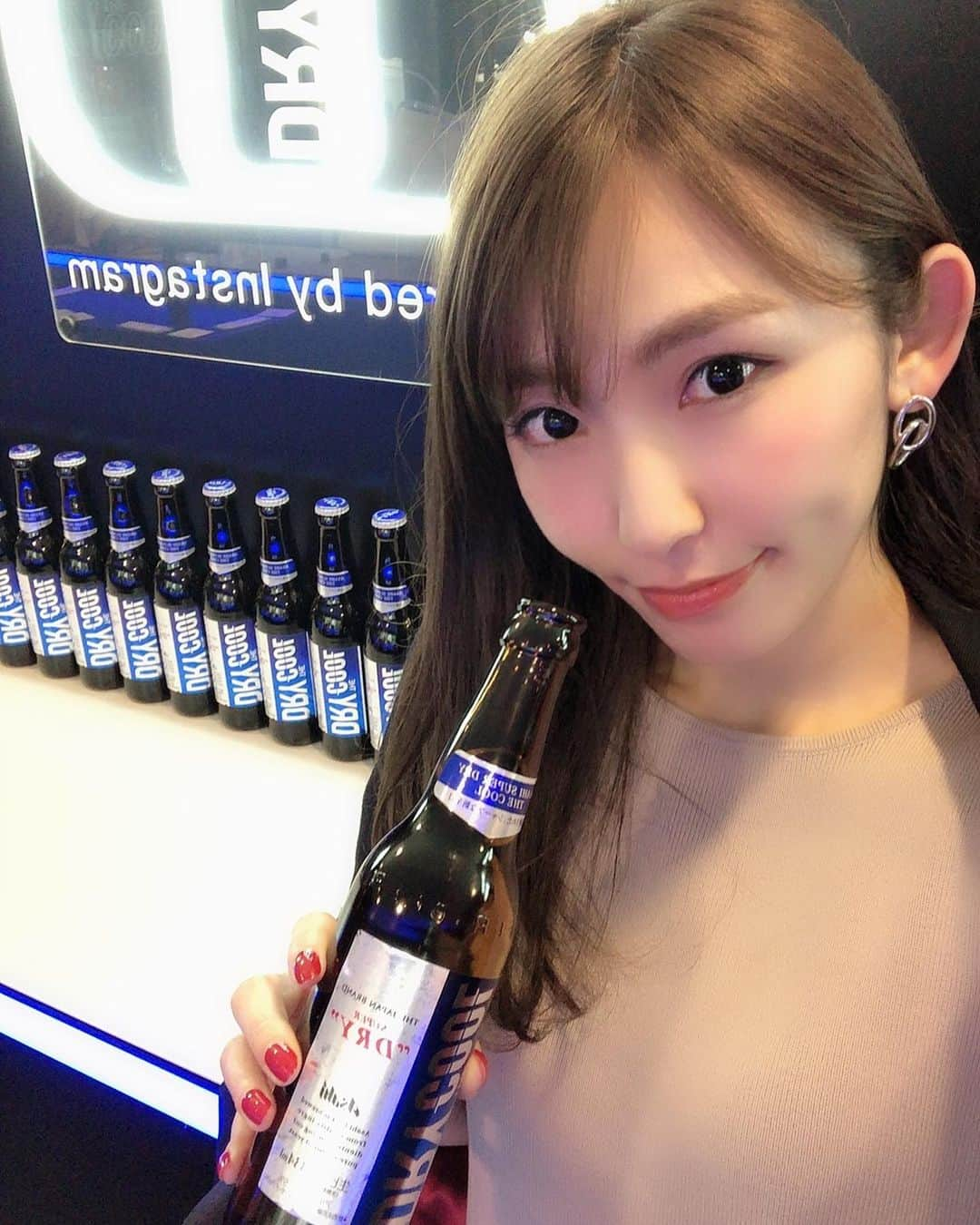 shizuka.watanabeさんのインスタグラム写真 - (shizuka.watanabeInstagram)「♡♡♡ ・ ・ 本日はアサヒの新商品「DRY THE COOL」のポップアップストア「DRY THR COOL BAR inspired by Instagram」へ❤ ・ ・ ・ 「Instagram」の世界観をテーマに Instagram社にあるミニルームをベースにしたフォトブースがあったり「DRY THE COOL」と一緒に楽しめる体験型スペースもあったよ！！ ・ ・ 店内ではDRY THE COOLと合うオリジナルのバーガーやポテトも販売していて美味しかった🎶 ・ ・ ・ 表参道のベーカリーカフェ426にて明日から6/30（日）までやってますよ💗 ・ ・ #drythecool #drythecoolbar #inspiredbyInstagram #Instagram #openyourstyle #beerstagram #beer #superdry #beergirl #beerlovers #PR  #アサヒビール #ドライザクール #ドライザクールバー #インスタグラム  #インスタ映え  #表参道 #原宿 #スーパードライ #ビアスタグラム  #ビール部  #ビール女子  #ビール好きと繋がりたい @drythecool_bar」4月11日 21時34分 - shizuka.watanabe