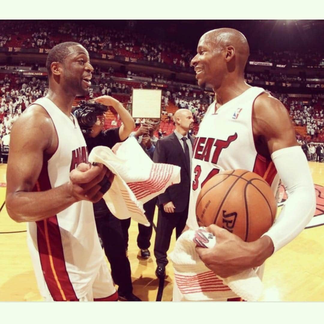 レイ・アレンのインスタグラム：「Congratulations on having such a storied @nba career @dwyanewade You go down as one of the best to ever do it for sure! You came into the league and set it on fire from the minute you stepped onto the hardwood! I remember our days back in Milwaukee when you're at @marquette.basketball and I was with the @bucks we had some great preseason battles.  Getting to play with you at the end of my career was icing on the cake for me. I will always get to say that I've had the pleasure of playing with one of the best players of my generation! Big things are still awaiting you on your next journey for sure as your next stop is certainly in the books @hoophall and swinging these clubs with us old fellas on the golf course, Lol so bring your wallet and your game so we can get some of that new money. 🤩 🏌️🏿‍♂️#fromvettorookieagain @heathost @miamiheat #congratulations(postmalonevoice) #2013champs」