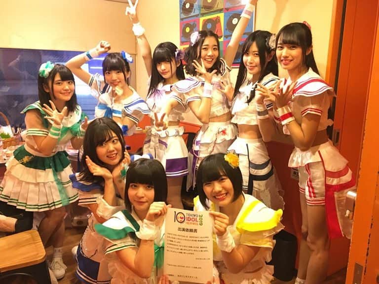 虹のコンキスタドールさんのインスタグラム写真 - (虹のコンキスタドールInstagram)「今年の夏も全力でいきます！！よろしくお願いします👊  #虹コン #2zicon #ニジスタグラム #TIF #TIF2019 #アイドル #夏フェス #何事も全力でいきます #写真は目が開いていれば大体OK」4月11日 21時34分 - 2zicon