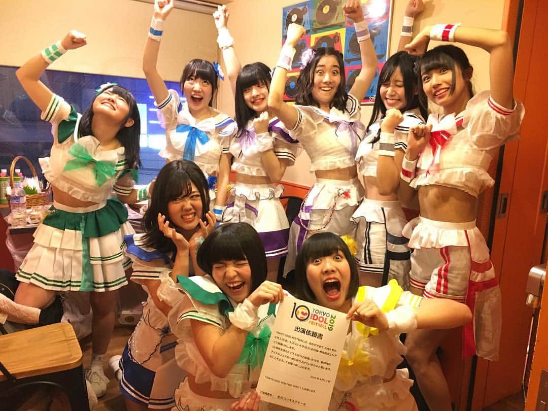 虹のコンキスタドールさんのインスタグラム写真 - (虹のコンキスタドールInstagram)「今年の夏も全力でいきます！！よろしくお願いします👊  #虹コン #2zicon #ニジスタグラム #TIF #TIF2019 #アイドル #夏フェス #何事も全力でいきます #写真は目が開いていれば大体OK」4月11日 21時34分 - 2zicon