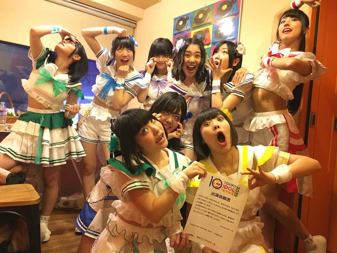 虹のコンキスタドールさんのインスタグラム写真 - (虹のコンキスタドールInstagram)「今年の夏も全力でいきます！！よろしくお願いします👊  #虹コン #2zicon #ニジスタグラム #TIF #TIF2019 #アイドル #夏フェス #何事も全力でいきます #写真は目が開いていれば大体OK」4月11日 21時34分 - 2zicon