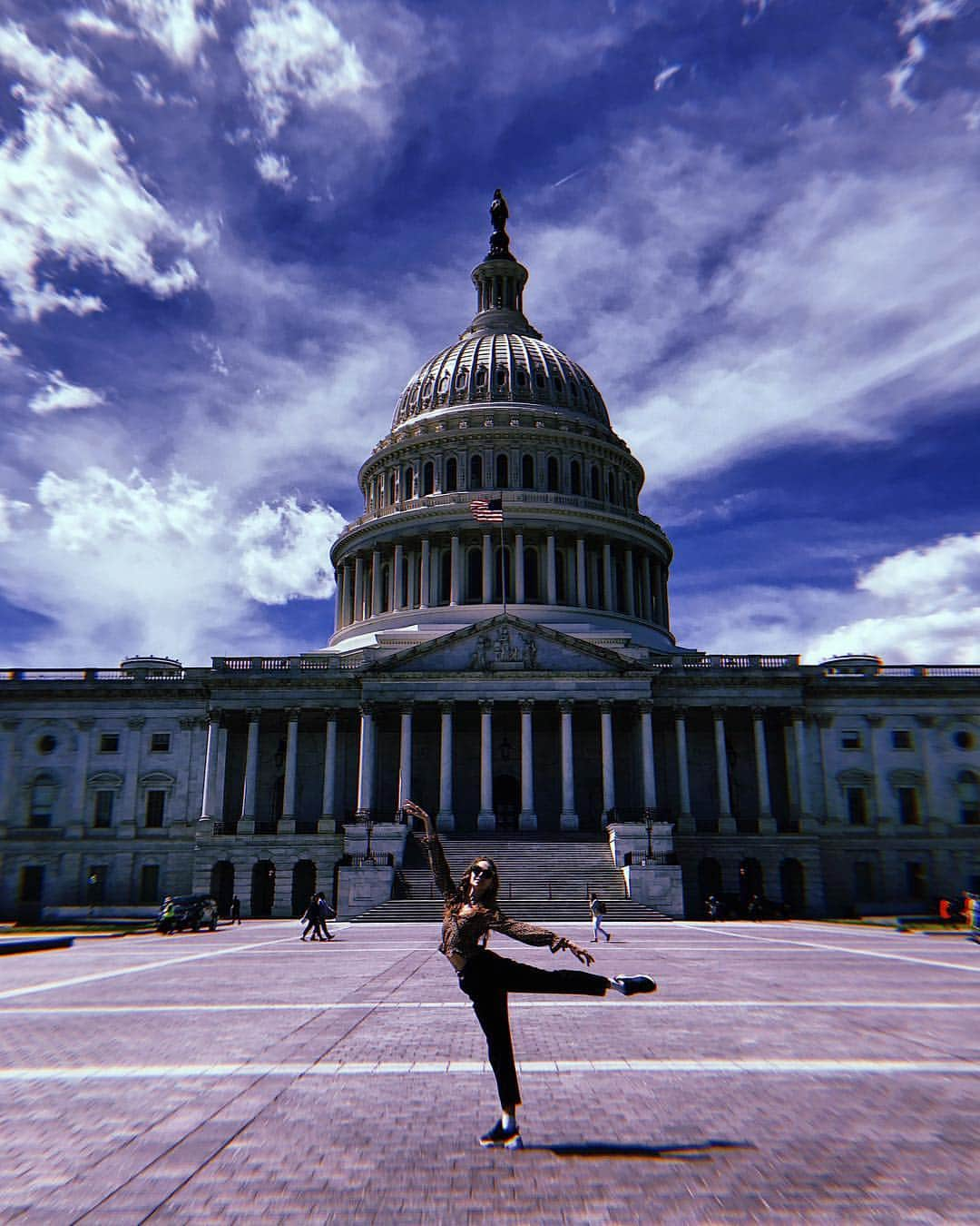 ダリア・イオノワさんのインスタグラム写真 - (ダリア・イオノワInstagram)「ballet is everywhere, or arabesque always with me 😅 #washington #usa #mariinskytour _______________________________________  #spb #saintpetersburg #mariinsky #mariinskytheatre #mariinskyballet #mariinskydancer #vaganova #vaganovaballetacademy #vaganovaphotos #vaganovastudents #dancer #hopefull #believer #dream #ballet_soul」4月11日 21時38分 - ionovaworld