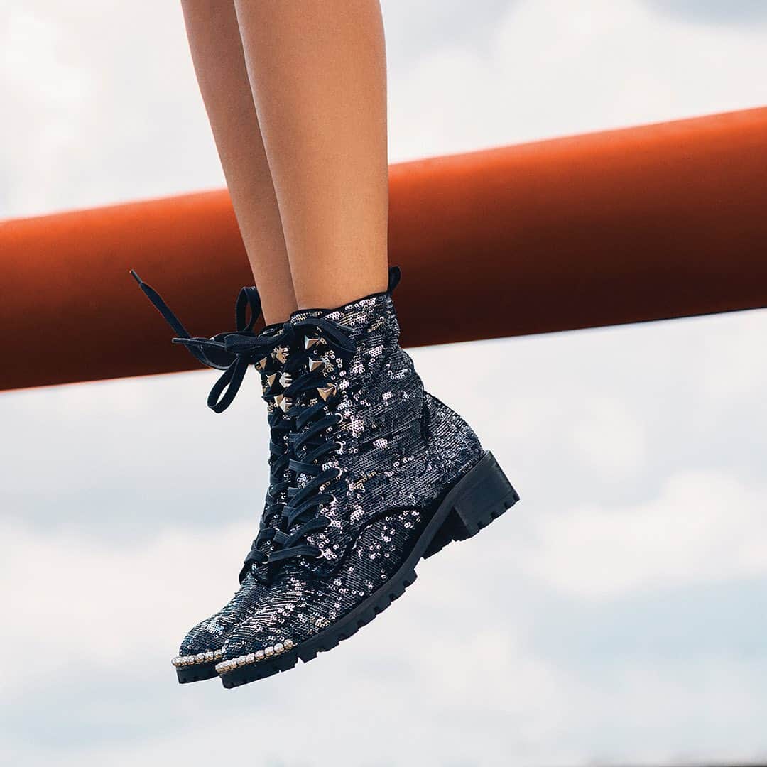 Schutzのインスタグラム：「shining 💫 #schutzfall #unlockyourcity」