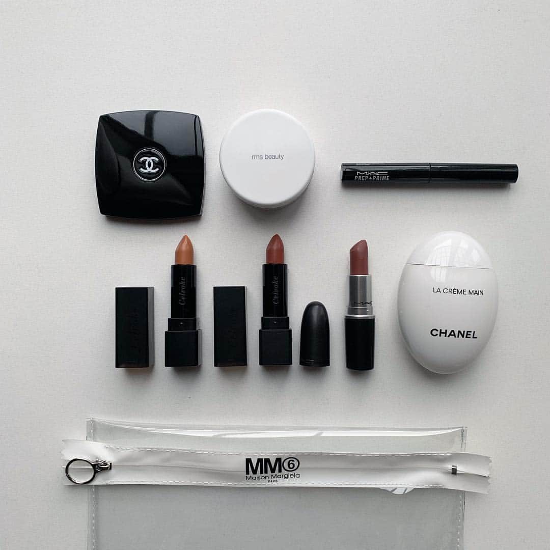 Mie Kawanoのインスタグラム：「… いつも持ち歩いてる💄 #roomインフルエンサー  #楽天roomに載せてます ___________________________________________ #mac #celvoke #chanel #rms #mm6 #ポーチ #リップ  #コスメ #cosme」