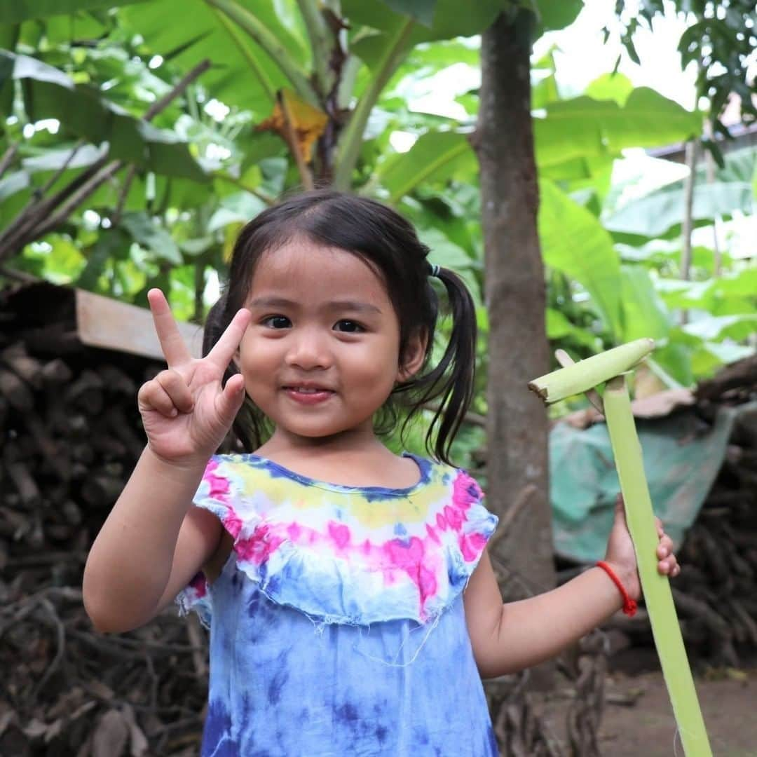 unicefさんのインスタグラム写真 - (unicefInstagram)「Take the time to spread positive vibes today. ✌️ #ForEveryChild, peace. 🕊 #ENDviolence © UNICEF Cambodia/2018/Chansereypich Seng」4月11日 21時55分 - unicef