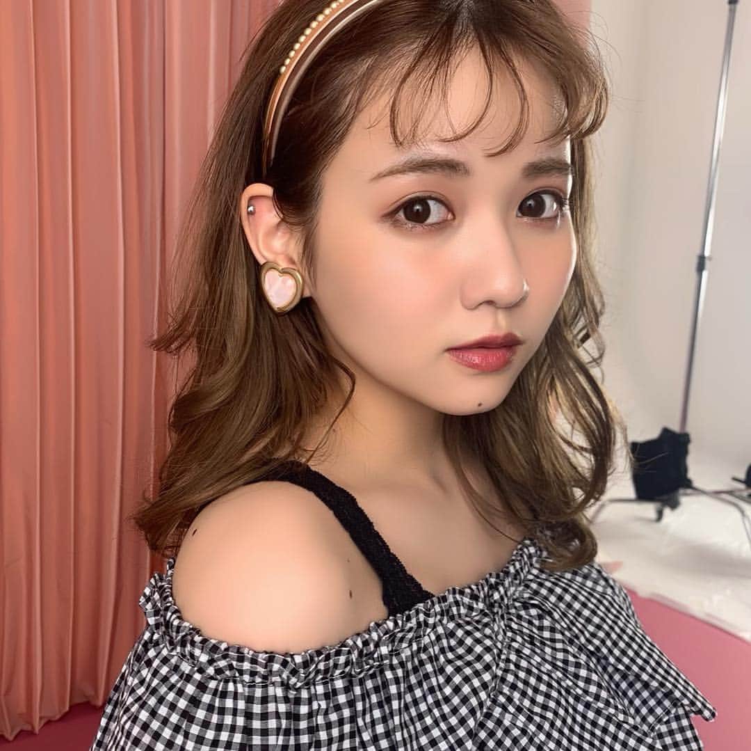 高橋有紀のインスタグラム：「WEGOではモテコーデが大人気中みたいです❤︎ 色々似合っちゃう @sugar_79 ❤︎ #osakana_yuki #佐藤ノア #wego」
