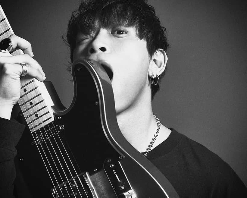 山中拓也さんのインスタグラム写真 - (山中拓也Instagram)「Fenderテレキャスター 撮影。めちゃめちゃ渋い色。 photo by 中野敬久 マジ中野さんの写真素敵すぎ。 @hirohisanakano」4月11日 22時04分 - oraltakuya