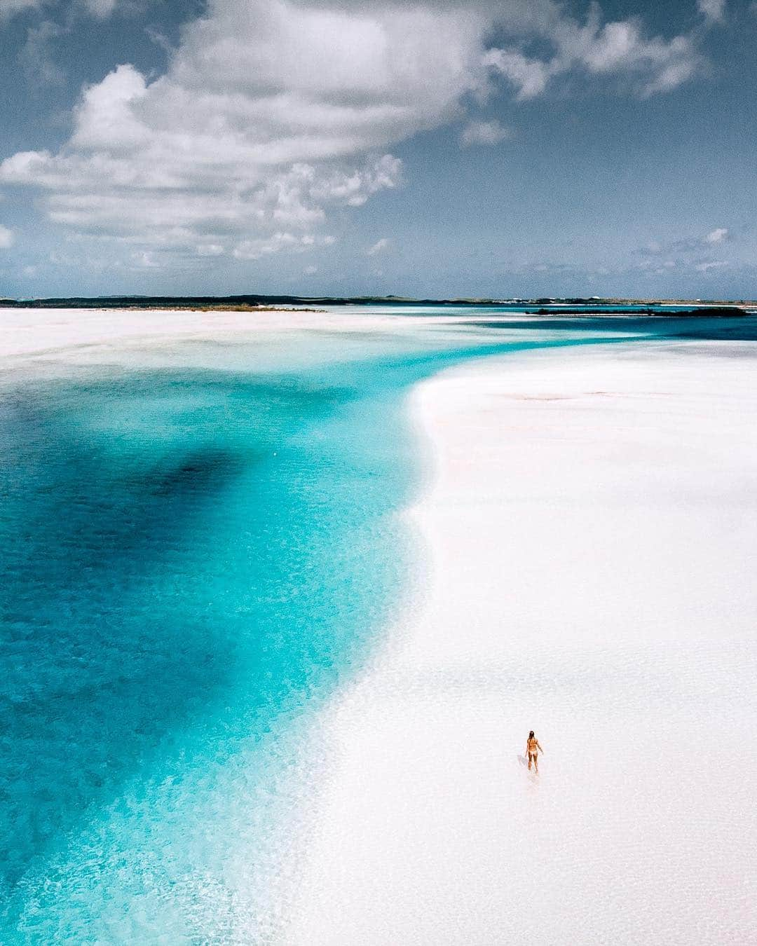 AIR CANADAさんのインスタグラム写真 - (AIR CANADAInstagram)「Seas the day! @aircanadarouge flies non-stop from Toronto to Nassau year-round #Bahamas 📸 @barbieandpanda . . Profitez d’une escapade à la mer! @aircanadarouge offre des vols sans escale de Toronto à Nassau toute l’année.」4月11日 22時05分 - aircanada