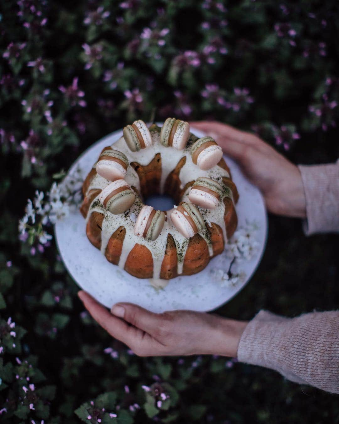 Our Food Storiesさんのインスタグラム写真 - (Our Food StoriesInstagram)「Looking forward to share the recipe for this delicious gluten-free matcha-bundt cake with you guys on the blog soon 🍵😋 #ourfoodstories  ____ #cakelover #bundtcake #glutenfreerecipes #glutenfreefood #glutenfri #glutenfrei #huffposttaste #theweekoninstagram #diewocheaufinstagram #foodphotographer #foodstylist #germanfoodblogger #verilymoment #fellowmag #momentslikethese #gatheringslikethese #countrysidelife」4月11日 22時08分 - _foodstories_