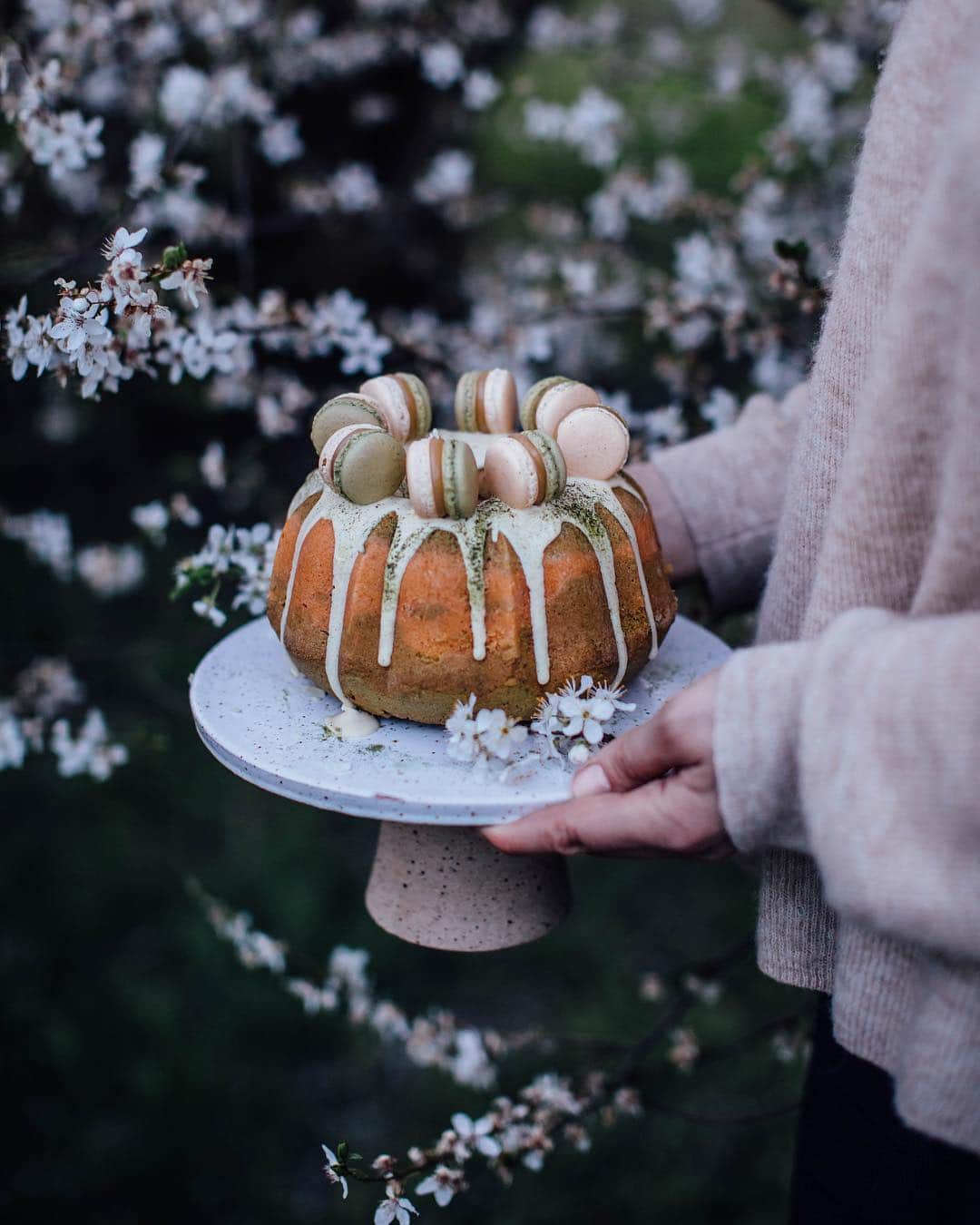 Our Food Storiesさんのインスタグラム写真 - (Our Food StoriesInstagram)「Looking forward to share the recipe for this delicious gluten-free matcha-bundt cake with you guys on the blog soon 🍵😋 #ourfoodstories  ____ #cakelover #bundtcake #glutenfreerecipes #glutenfreefood #glutenfri #glutenfrei #huffposttaste #theweekoninstagram #diewocheaufinstagram #foodphotographer #foodstylist #germanfoodblogger #verilymoment #fellowmag #momentslikethese #gatheringslikethese #countrysidelife」4月11日 22時08分 - _foodstories_