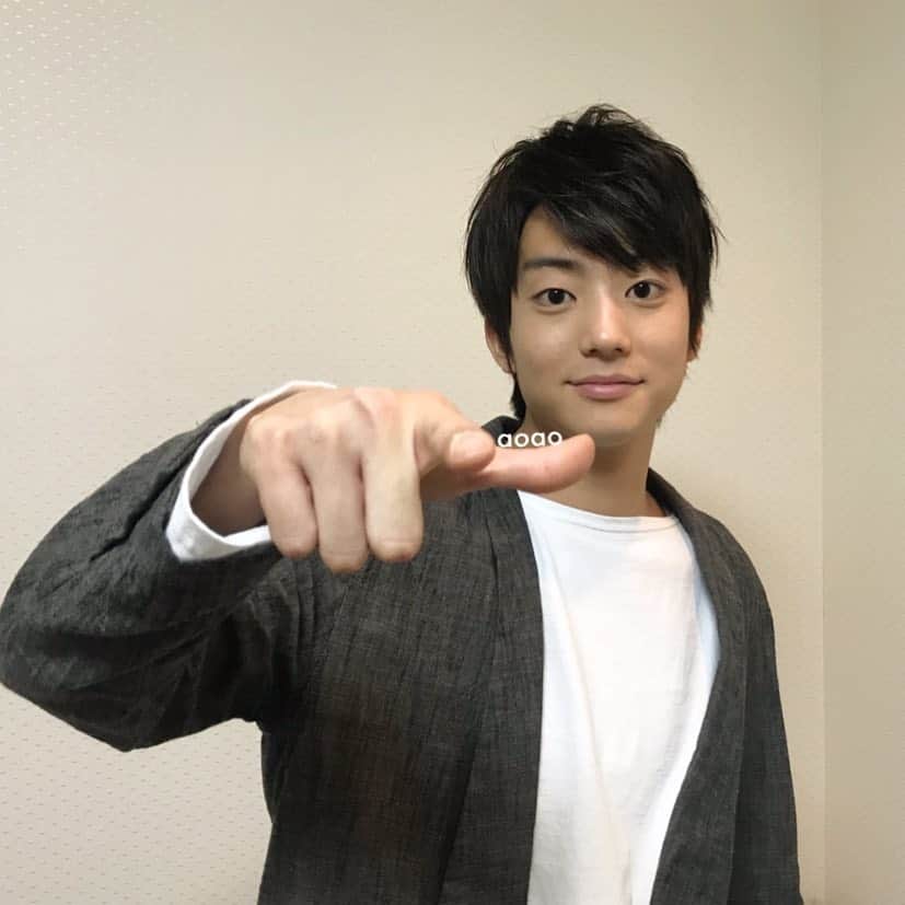 伊藤健太郎のインスタグラム：「伊藤健太郎自ら選び抜いた１本の新作映画を視聴者の皆様にオススメする新コーナー『伊藤健太郎のＺＩＰ！シネマ』は、『ＺＩＰ！』（日本テレビ系）で、毎週金曜日放送中！ 「伊藤健太郎のＺＩＰ！シネマ」を見てから週末に観に行く映画を決めよう！！ . @aoao_tt_  #aoao  #伊藤健太郎  #ZIP  #ZIPシネマ  #明日公開  劇場版『#名探偵コナン #紺青の拳』 #真実はいつも1つ  #たまたま江戸川コナンと同じポーズ」