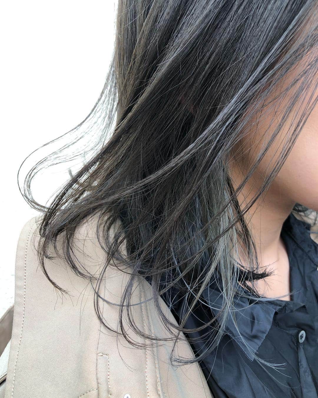野々口祐子のインスタグラム：「green🌿🦜🦚🌵 #nono_hair #syan_tokyo  #インナーカラー #マットグレージュ」