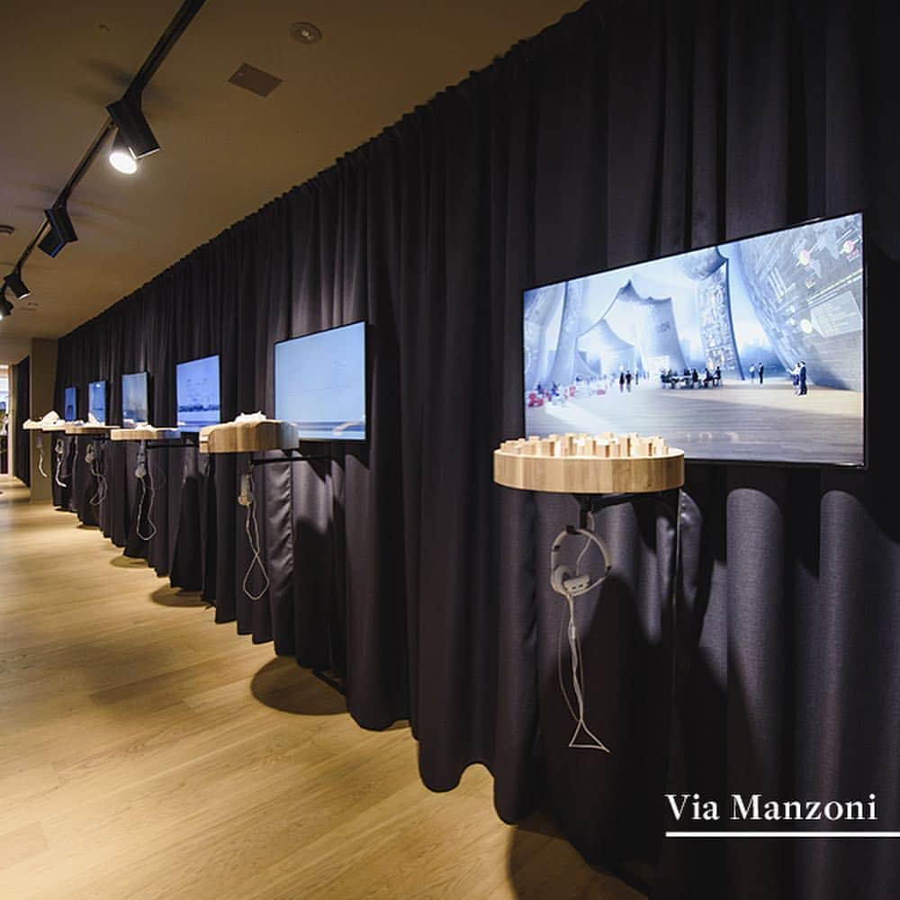 Poltrona Frauさんのインスタグラム写真 - (Poltrona FrauInstagram)「Our showroom in via Manzoni is a glimpse into the future. The installation by Michele De Lucchi, based on his "Earth Stations", reflects on the new relations between humans and technology. A space open to visitors, to meet, attend workshops, work and enjoy a break. Come and visit us! – #PFconnectingexperiences #PoltronaFrau  #SaloneDelMobile2019 #SaloneDelMobile  #isaloni2019 #MilanDesignWeek #MDW2019」4月11日 22時31分 - poltronafrauofficial