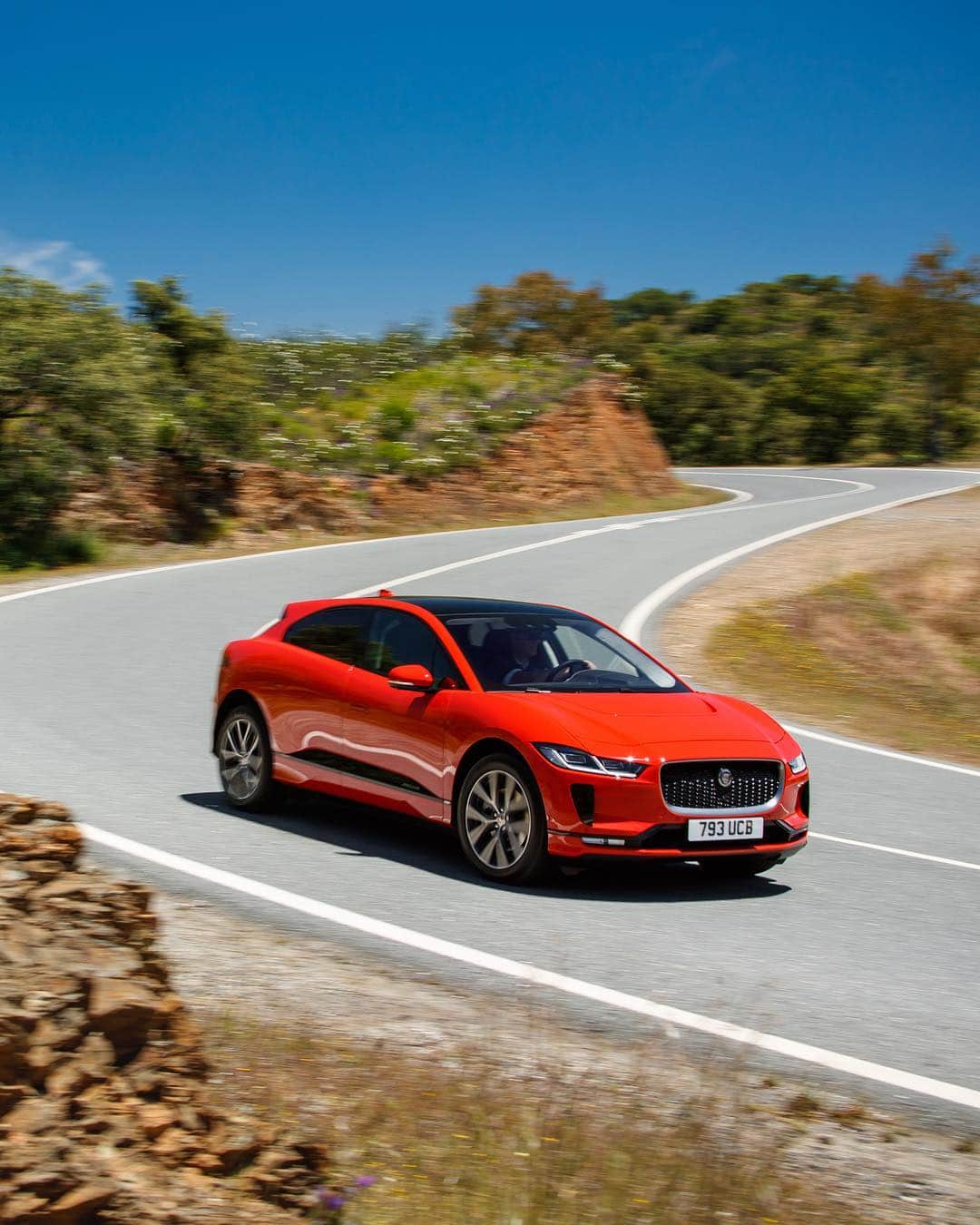 Jaguarさんのインスタグラム写真 - (JaguarInstagram)「Hit escape.  #Jaguar #IPACE #Electric #Luxury #Premium #Performance #SUV #AWD #ElectricCars #CarsofInstagram」4月11日 22時43分 - jaguar