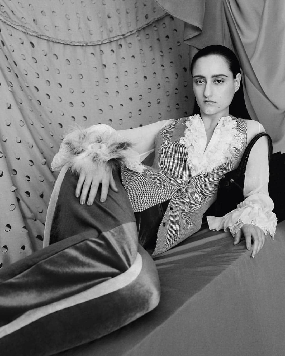 Vogue Italiaさんのインスタグラム写真 - (Vogue ItaliaInstagram)「Our April Issue, code section. ‘Unconventional Portraits’ featuring @jessmaybury by @ben_toms styled by @helenatejedor Discover more via link in bio. Full credits:  #JessMaybury @elitenyc  Editor in chief @efarneti Creative director @gb65 Casting directors @pg_dmcasting @samuel_ellis @ DM Fashion Studio Make-up @lucyjbridge @streetersagency Hair @soiichinagaki @artpartner Manicure @pebblesnails @thewallgroup  Set design @polly_setdesign @themagnetagency Production @minititleltd Today on vogue.it」4月11日 22時54分 - vogueitalia