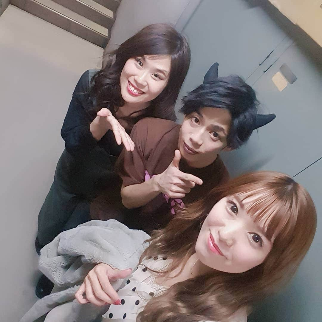 長江愛美さんのインスタグラム写真 - (長江愛美Instagram)「TEAM-ODACの公演『浮遊するfitしない者達』観劇させていただきました👮✨ 客演で一緒だった健太くん、演助に入って下さっていた村野さんが出演されていて、また新たな一面が見れました❤👏 お世話になったスタッフの皆様にもお会いできて、嬉しかった🙇✨ これからもよろしくお願いいたします🙇❤ みなさま、お体に気をつけて、千秋楽までファイトです💪😆 #teamodac #劇団teamodac #浮遊するfitしない者達 #浮遊2019 #お疲れさまでした#俳優座劇場」4月11日 22時54分 - manamin.512