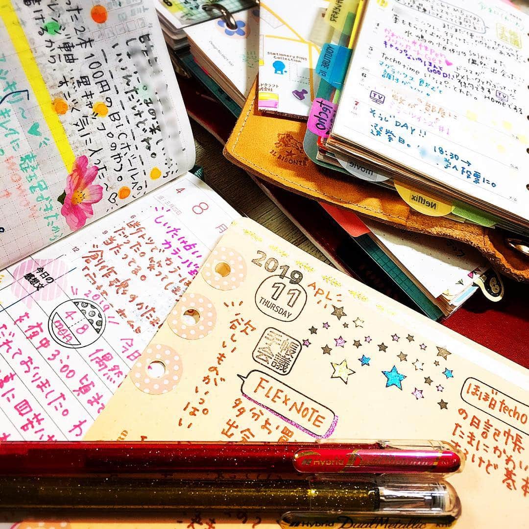 しあわせはんこさんのインスタグラム写真 - (しあわせはんこInstagram)「・ カラーペンをたくさん使ってるので、 ページもカラフルに。 最近フレックスノートが気になって仕方ない。 出会ったら多分買ってしまいそう🙋‍♀️ ・ ・ ・  #ほぼ日手帳 #システム手帳 #hbxwa5  #マイクロ5 #イシュー #トゥジュール #手帳会議 #手帳タイム」4月11日 22時47分 - siawasehanko