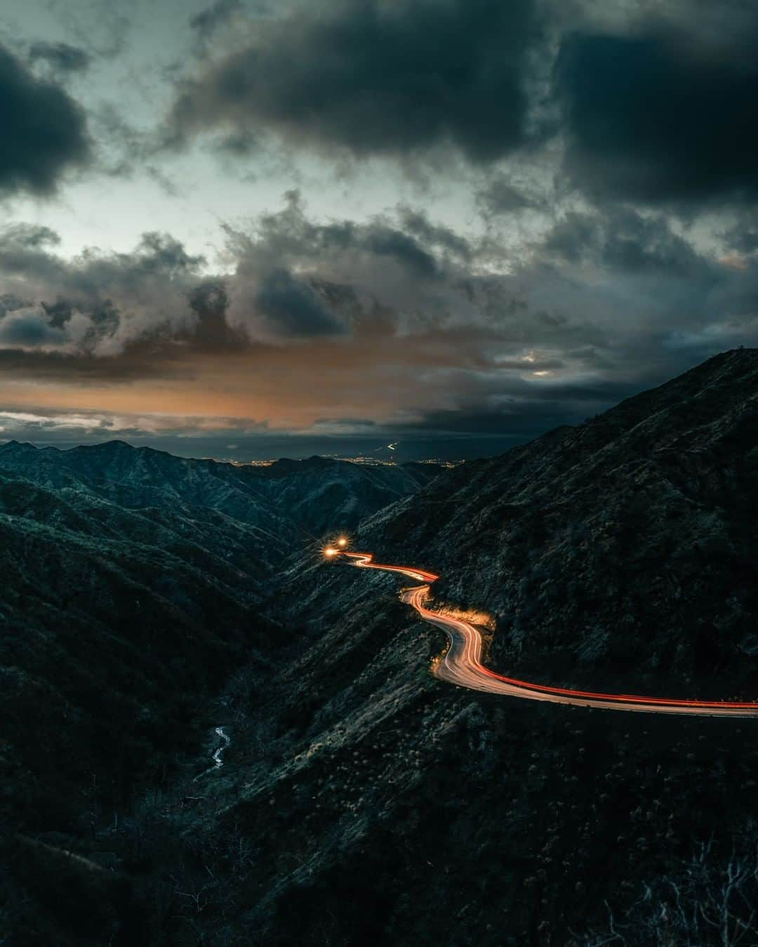 ライカさんのインスタグラム写真 - (ライカInstagram)「“The Calm At The Edge" - US photographer Bret Curry (@bretcurry) opens his new exhibition at the Leica Store Bellevue (@leicastorebellevue) from April 14 - June 1. This 24-second exposure was shot with the Leica Q at f10 and with an ISO of 100.  #LeicaCamera #Leica #🔴📷 #Leicagram #LeicaQ #TheLeicaLook #Leica_World #LeicaWorld #LeicaClub #LeicaSociety #Leicaphoto #ShootLeicaPro #longexposure #landscapephotography #leicagallery #losangeles」4月11日 23時00分 - leica_camera