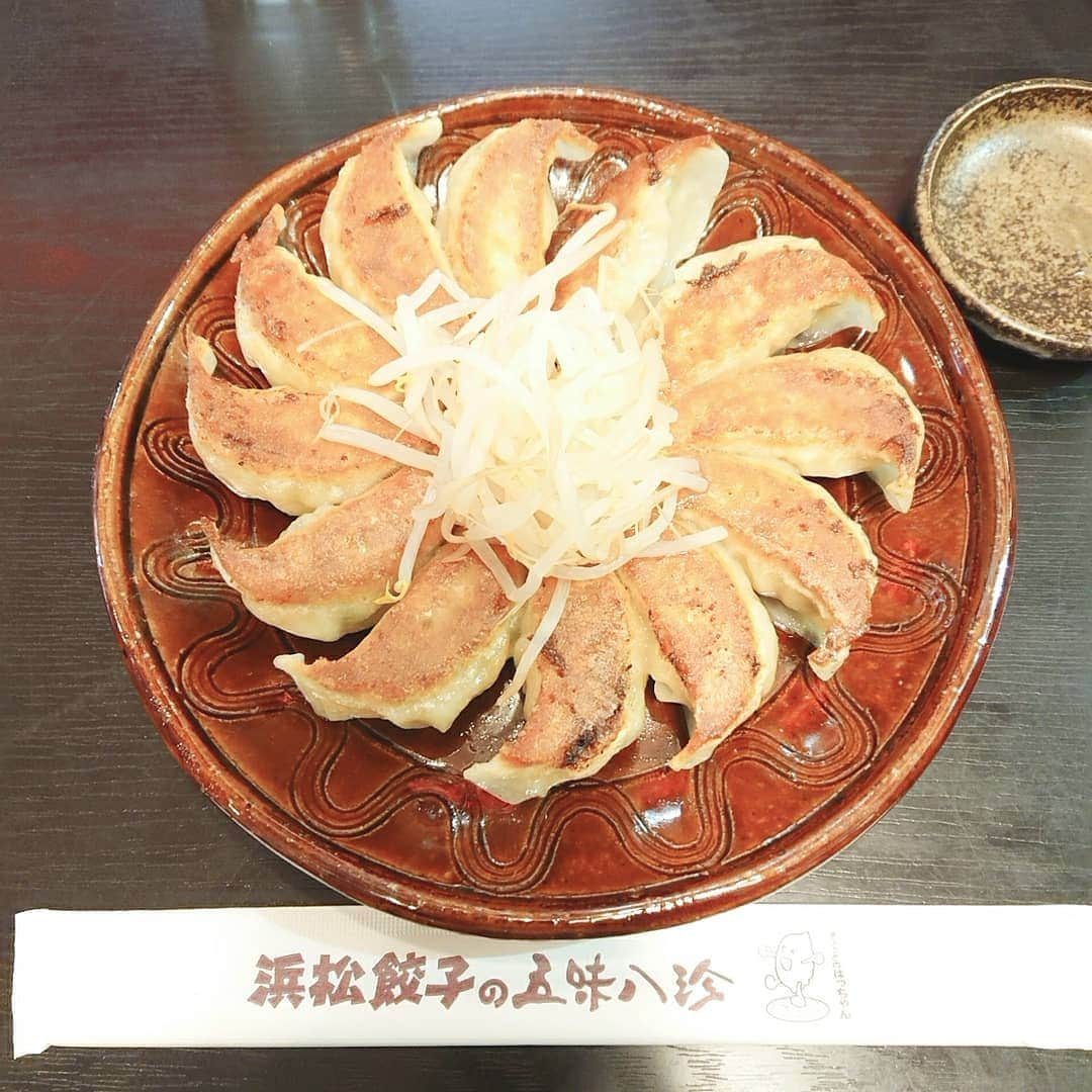 和泉杏さんのインスタグラム写真 - (和泉杏Instagram)「浜松餃子と、浜松で食べた美味しいご飯達♥️ . . #静岡県浜松市  #浜松 #浜松餃子 #円になってるのが特徴 #モヤシがのってるのが特徴 #美味しい #12個ぺろり #お弁当は浜松関係あるかないかわからないけど美味しかった #マリオンクレープのタピオカドリンク初めて食べた #なんかすごい芯があった #わざとかな #謎ぷー #タピオカドリンクはミルクティー派」4月11日 23時12分 - izumikyou