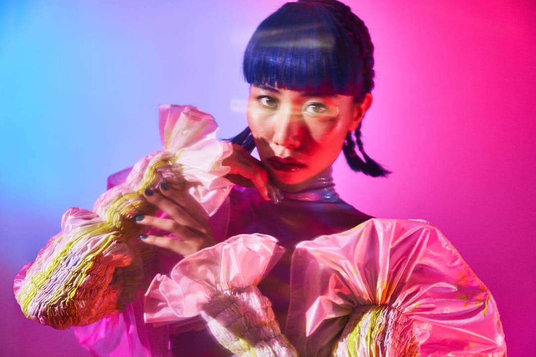 草野絵美のインスタグラム：「New visual🧠💭 新アー写デス🔥🔥 📷 @tomofumiusa 👘 @bunta.r 💄 @riiina0211 . 別カットも見てね check out another cuts➡︎ @emiksn」