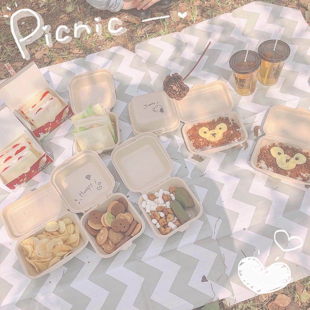 SUCLEさんのインスタグラム写真 - (SUCLEInstagram)「#おしゃピク 春の足音が近づいてきました✨ 天気のいい日に「おしゃピク」しませんか♡ ﻿ こちらのお菓子やごはんは、ほとんど手作りのものだそう💭  自分で作ったものはよりいっそう、美味しく食べられそうですよね！ ﻿ ぜひ参考にしてみてください👀 ﻿ photo by @rr___530  Sucle のBASEにて、Sucleオリジナル巾着ポーチを販売中✨﻿ ﻿ プロフィールのURLかストーリーズのURLからジャンプできるので、ぜひチェックしてみてください👀﻿ ﻿ @sucle_ では紹介する写真を募集中👧🏻﻿﻿ ﻿﻿﻿﻿﻿ ﻿﻿﻿﻿﻿﻿﻿﻿﻿﻿﻿﻿﻿ タグ付けやハッシュタグをつけてくれた投稿からもピックアップした写真をリポストしています！﻿﻿﻿﻿﻿﻿﻿﻿﻿﻿﻿﻿﻿﻿ #sucle をつける か このアカウントをタグ付けして投稿してね📸﻿﻿﻿﻿﻿﻿﻿﻿﻿﻿﻿﻿﻿﻿ ﻿ #おしゃれピクニック #代々木公園 #新宿御苑 #お花見 #ピクニック #ダッフィー #クッション  #置き画 #春休み #ドリンク #置き画倶楽部 #おきがくらぶ #置き画くらぶ﻿ #インスタ映え #シュクレ #おしゃれ #おしゃれさんとつながりたい #フォトジェニック #かわいい #お洒落好きと繋がりたい #おきがくらぶ #置き画くら部 #写真 #流行りの #話題の #おしゃれ好き﻿﻿ ﻿」4月11日 23時19分 - sucle_