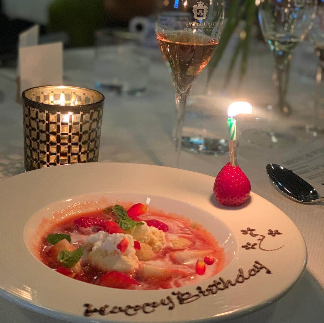 崎山一葉のグルメインスタ