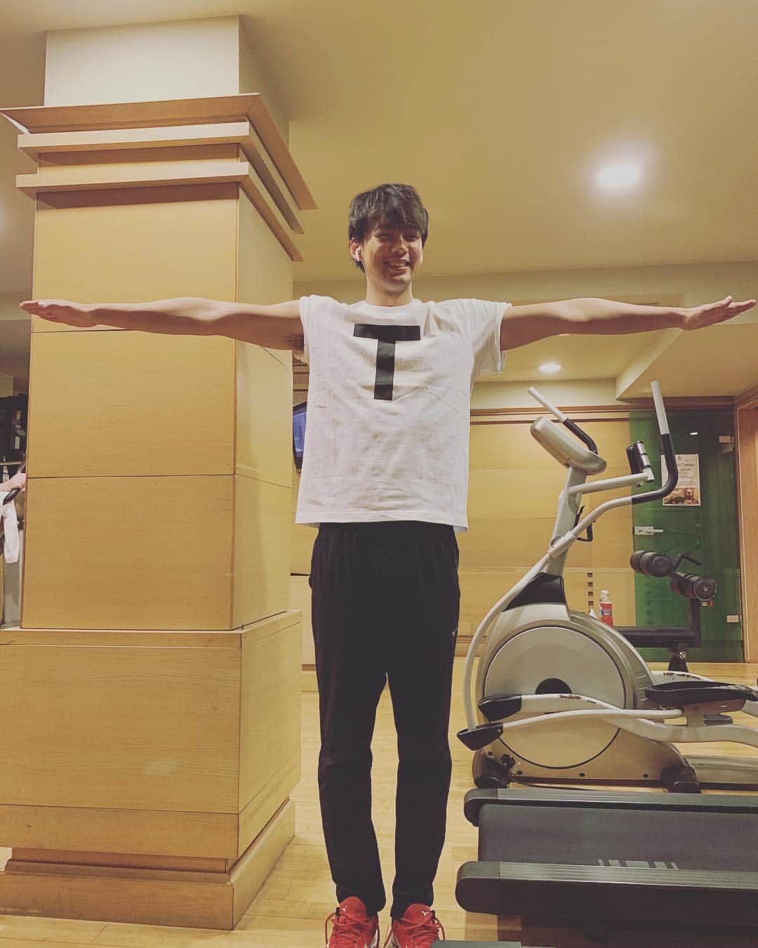 竹内涼真さんのインスタグラム写真 - (竹内涼真Instagram)「T T兄弟。  Tです。 #チョコレートプラネット」4月11日 23時32分 - takeuchi_ryoma