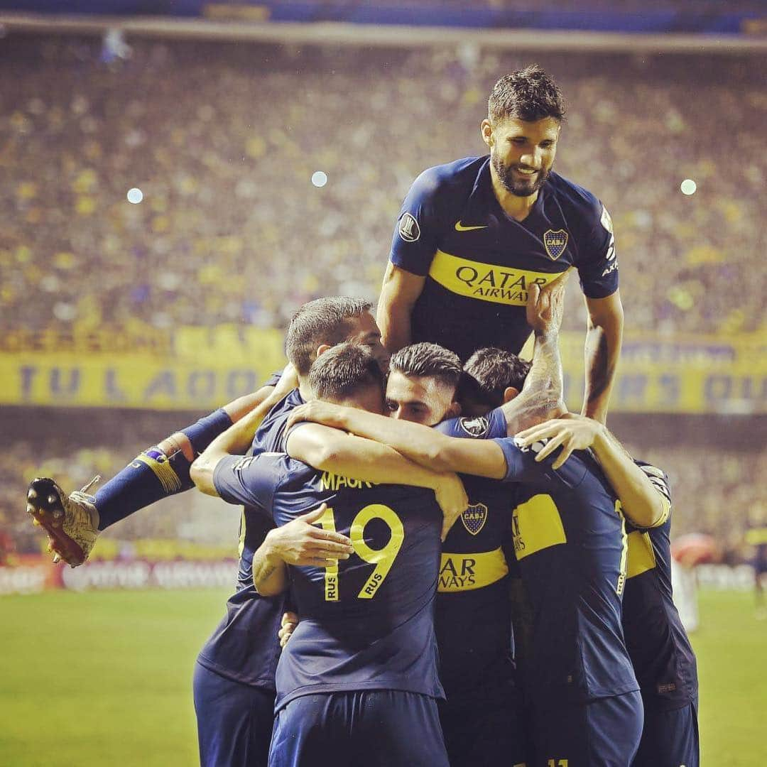 リサンドロ・ロペスさんのインスタグラム写真 - (リサンドロ・ロペスInstagram)「Buen Jueves Xeneizes!!!!!! VAMOS BOCA!!!!!! 🙏🏽 🔷🔶🔷🔶🔷🔶🔷🔶🔷🔶」4月11日 23時45分 - lichalopez2