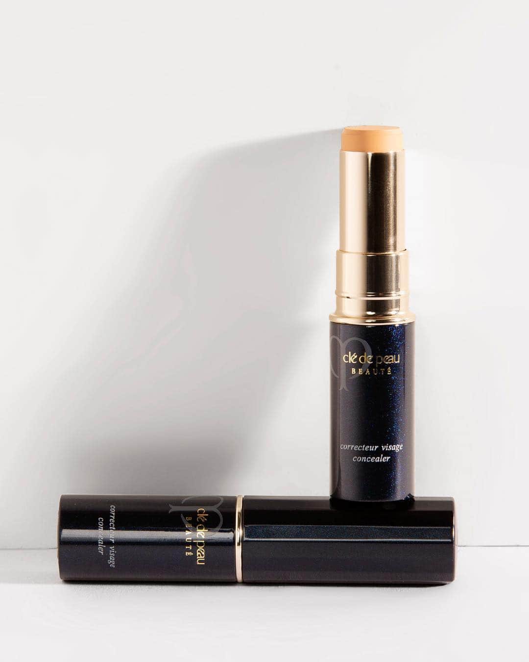 Clé de Peau Beauté Officialさんのインスタグラム写真 - (Clé de Peau Beauté OfficialInstagram)「The key to flawless #skin: The coveted #Concealer.」4月12日 0時04分 - cledepeaubeaute